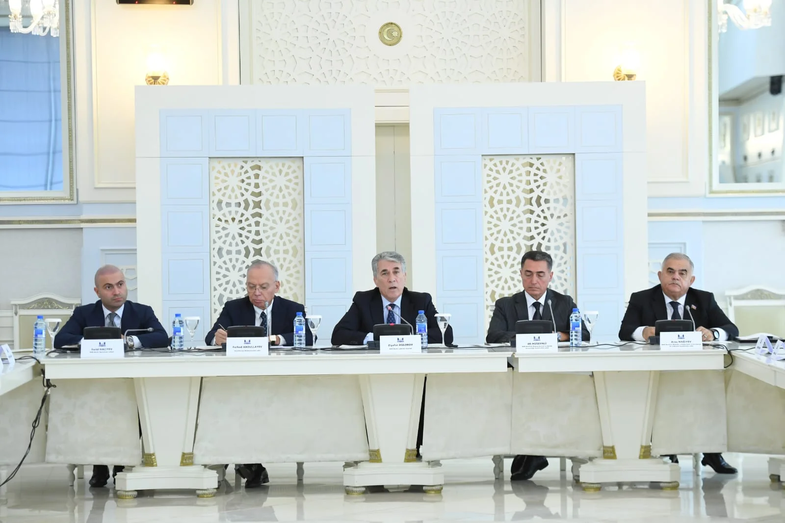 Milli Məclisdə Dövlət Suverenliyi Gününə həsr olunmuş konfrans keçirilib