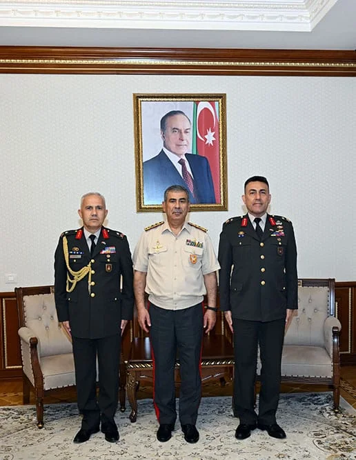 Azərbaycan müdafiə naziri Türkiyənin yeni hərbi attaşesini qəbul edib
