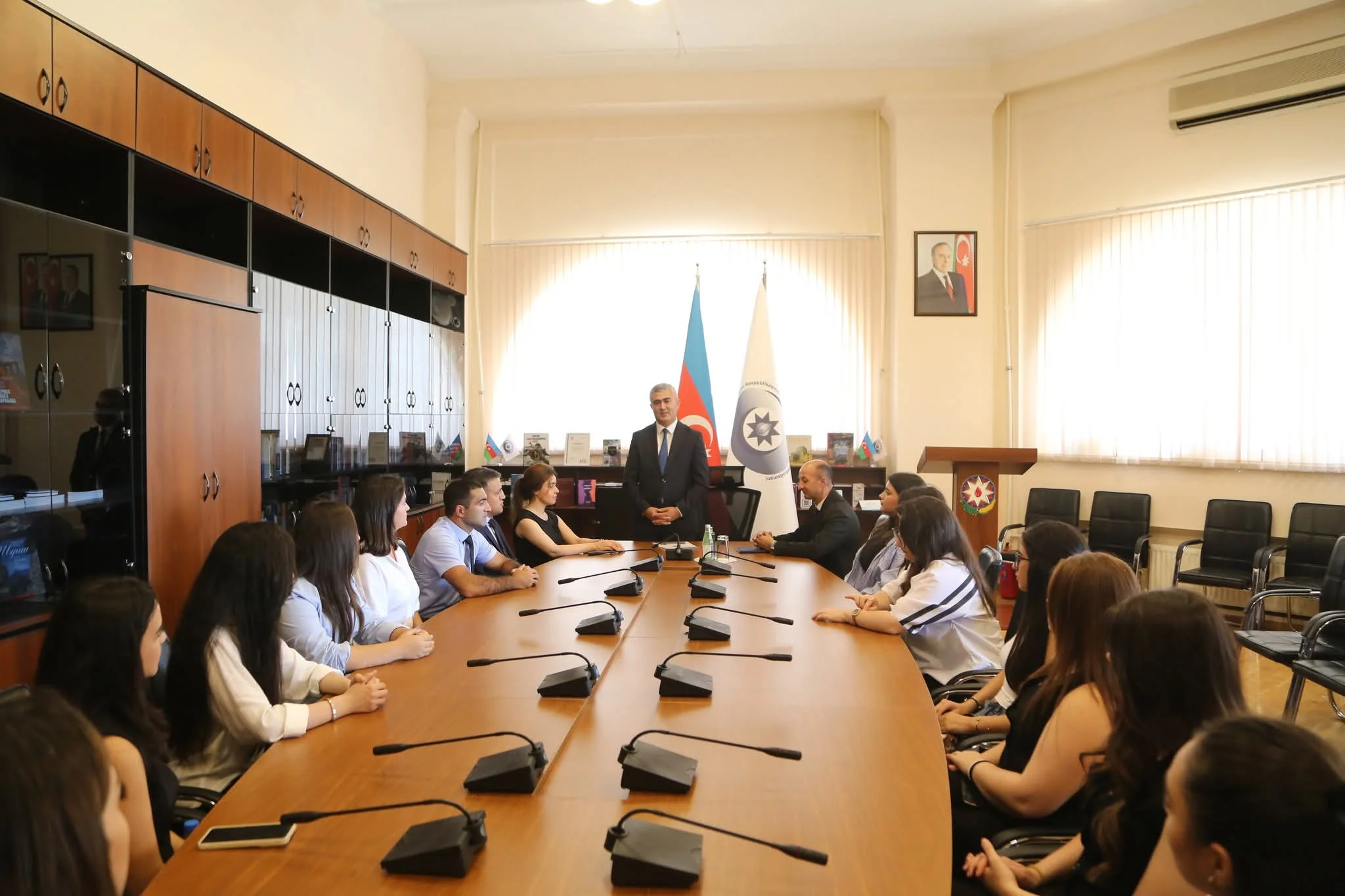 Ombudsman Aparatında yüksək bal toplayan abituriyent və ictimai fəal gənclərlə görüş keçirilib