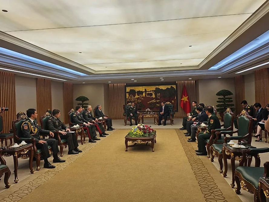 Azərbaycan müdafiə naziri Vyetnamın baş naziri və hərbi rəhbərliyi ilə görüşüb