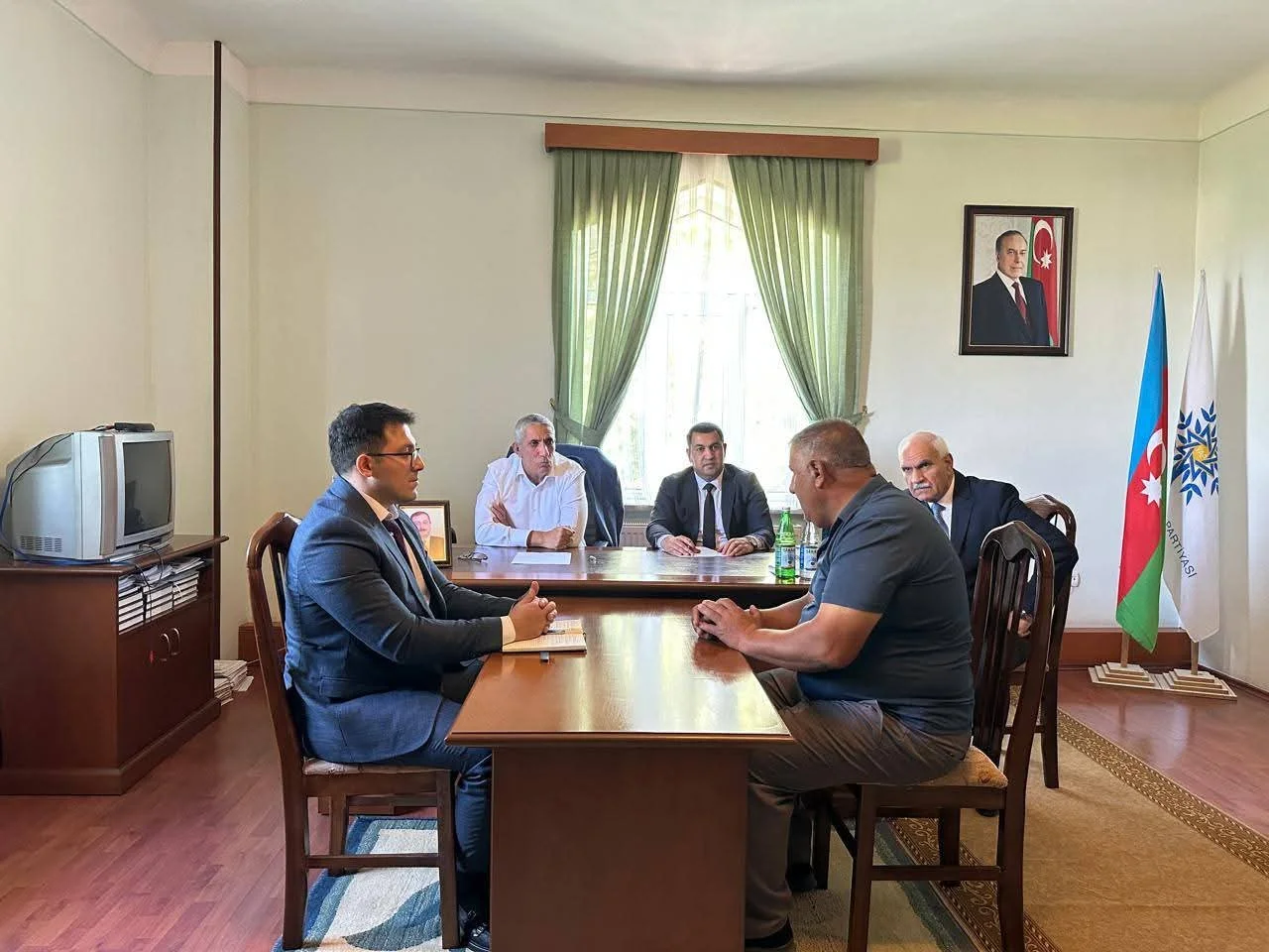 Milli Məclisin komitə sədri Siyavuş Novruzov Şərur rayonunda vətəndaş qəbulu keçirib