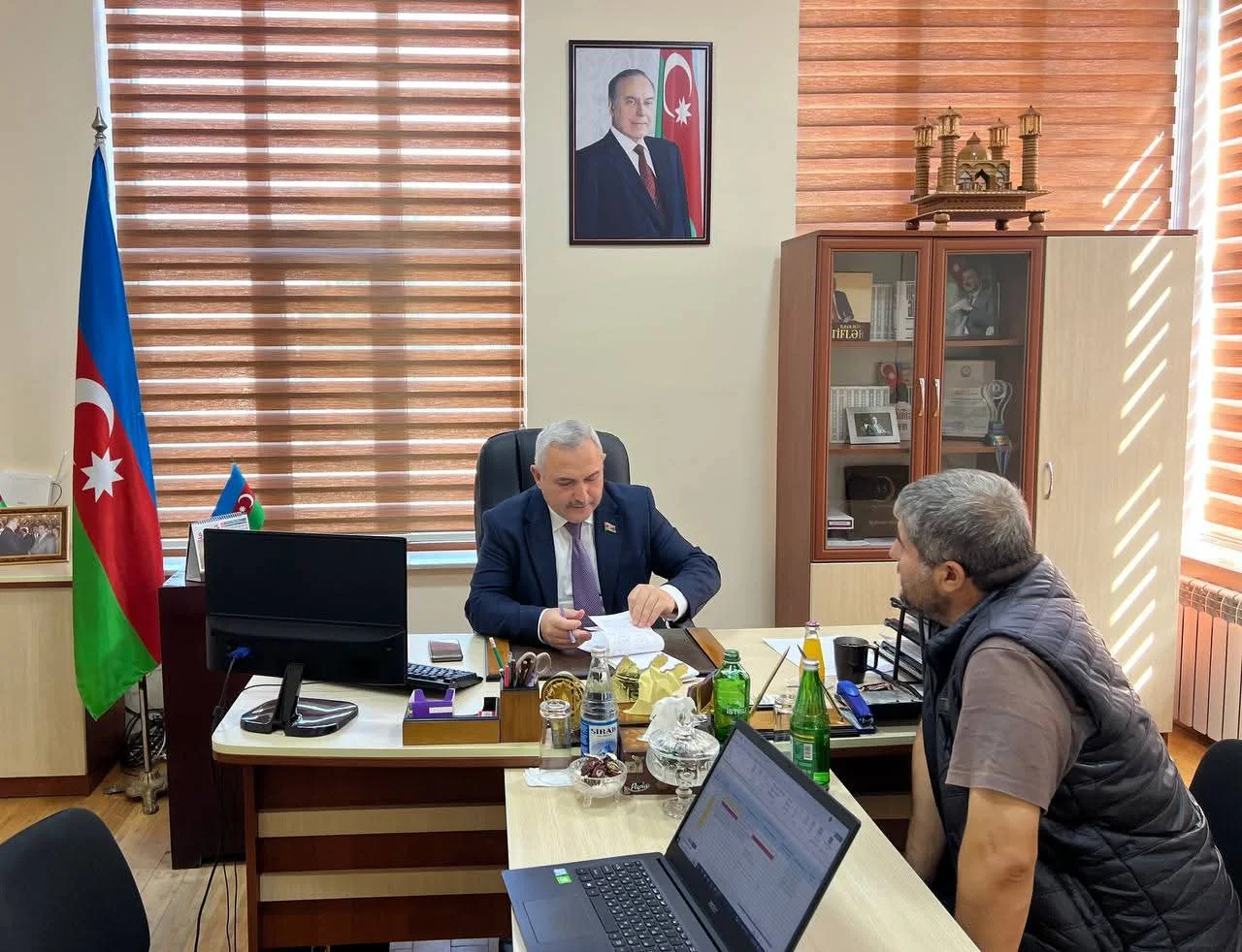 Milli Məclisin deputatı Azər Allahverənov Nardaran qəsəbəsində vətəndaşları qəbul edib