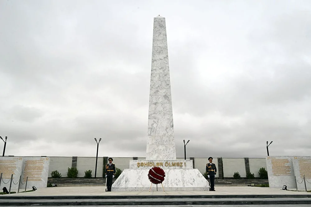 Anım Günündə Fəxri xiyaban, Şəhidlər xiyabanı, Zəfər parkı və Hərbi Memorial Məzarlıq ziyarət edilib