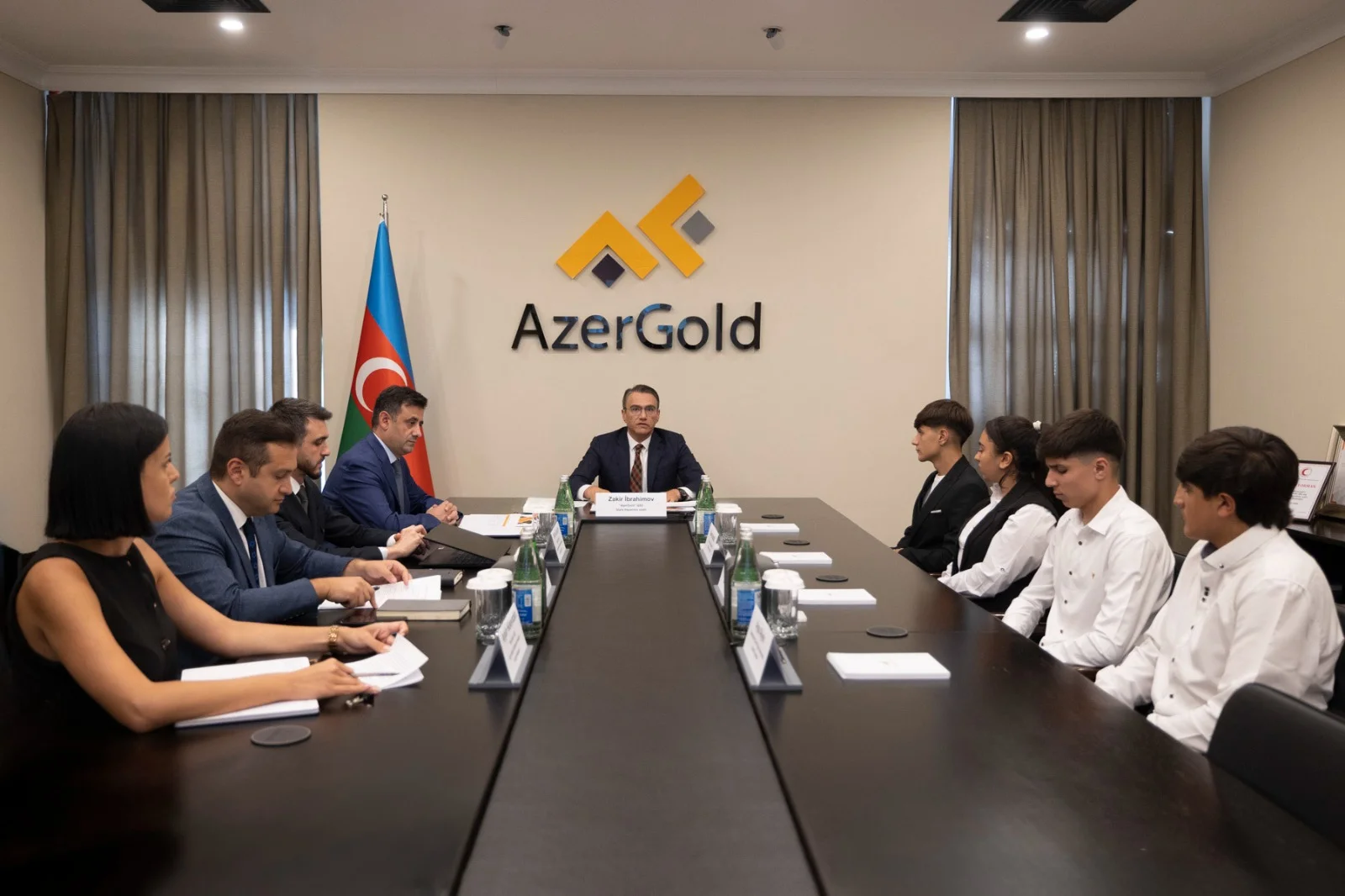 Zakir İbrahimov “Gələcəyin mədənçisi” təhsil layihəsinin tələbə adını qazanmış iştirakçıları ilə görüşüb