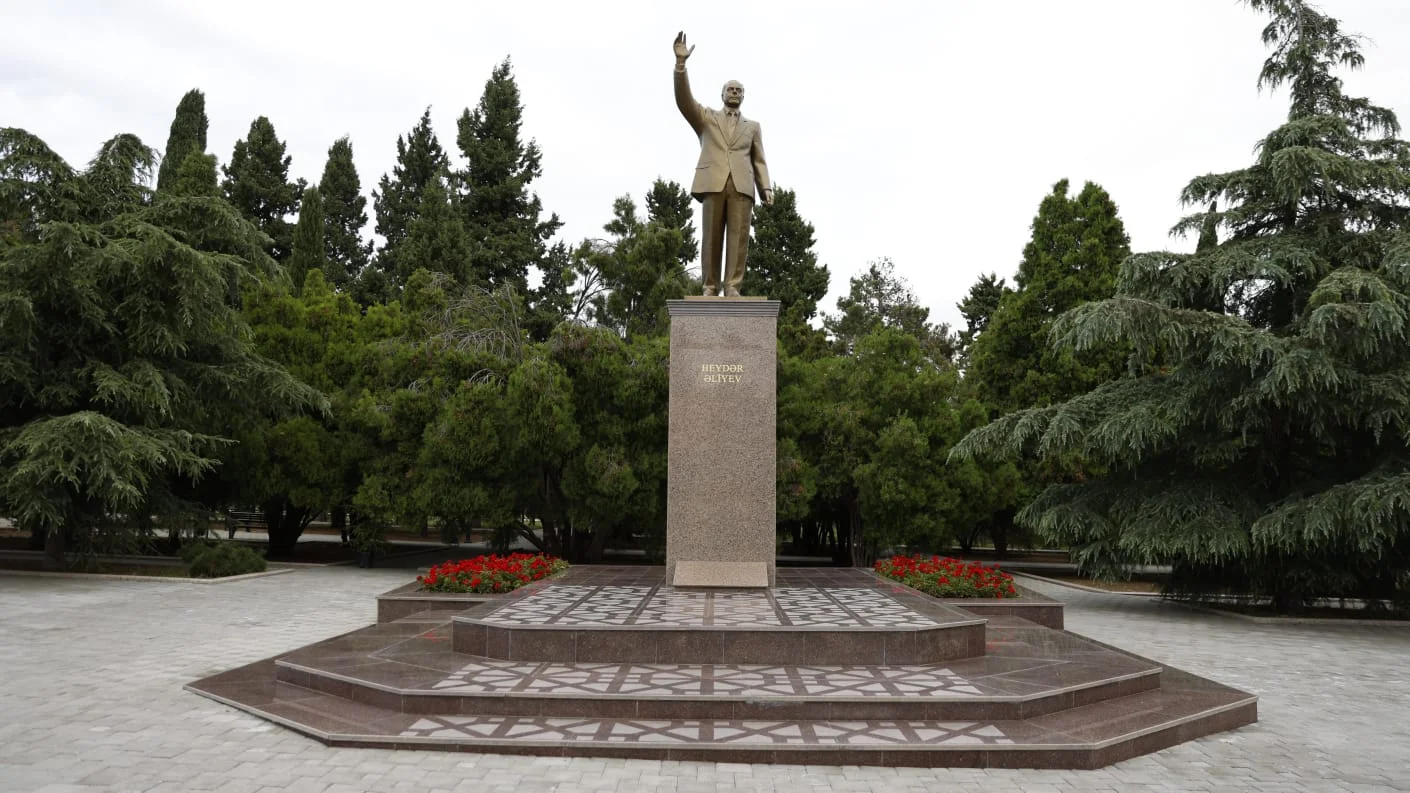 Fövqəladə hallar naziri Kəmaləddin Heydərov Naftalan şəhərində vətəndaşları qəbul edib
