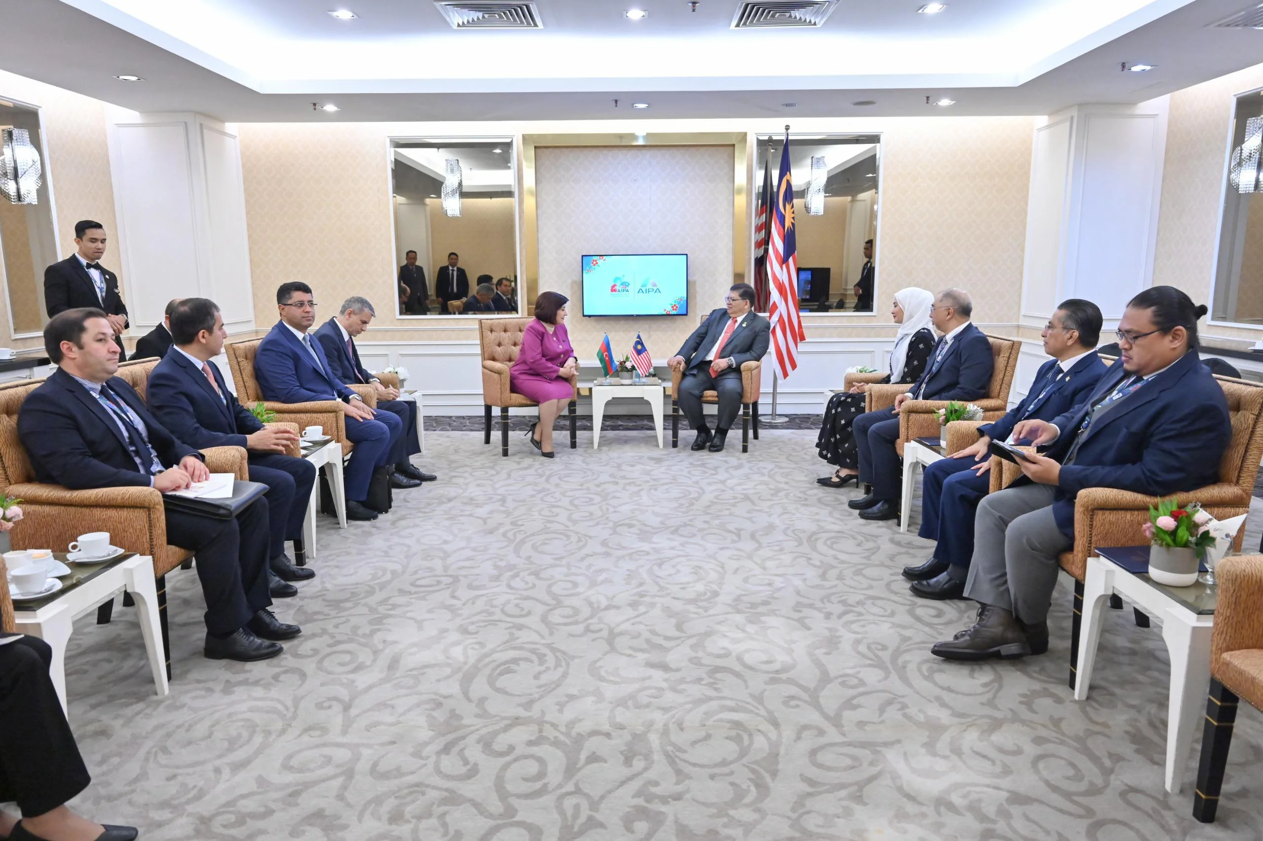Milli Məclisin sədri Sahibə Qafarova Malayziya Parlamenti Nümayəndələr Palatasının sədri ilə görüşüb