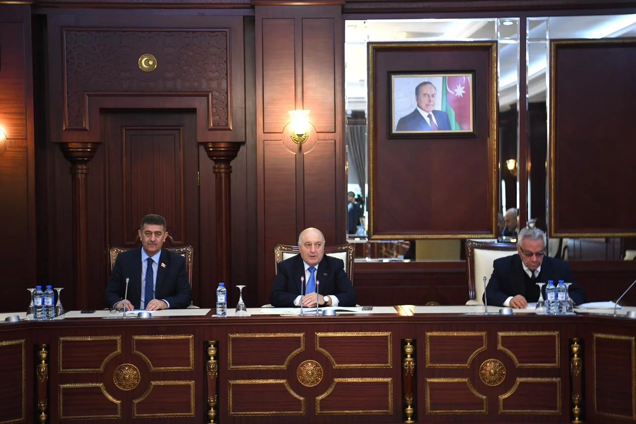 Əmək və sosial siyasət komitəsinin iclasında