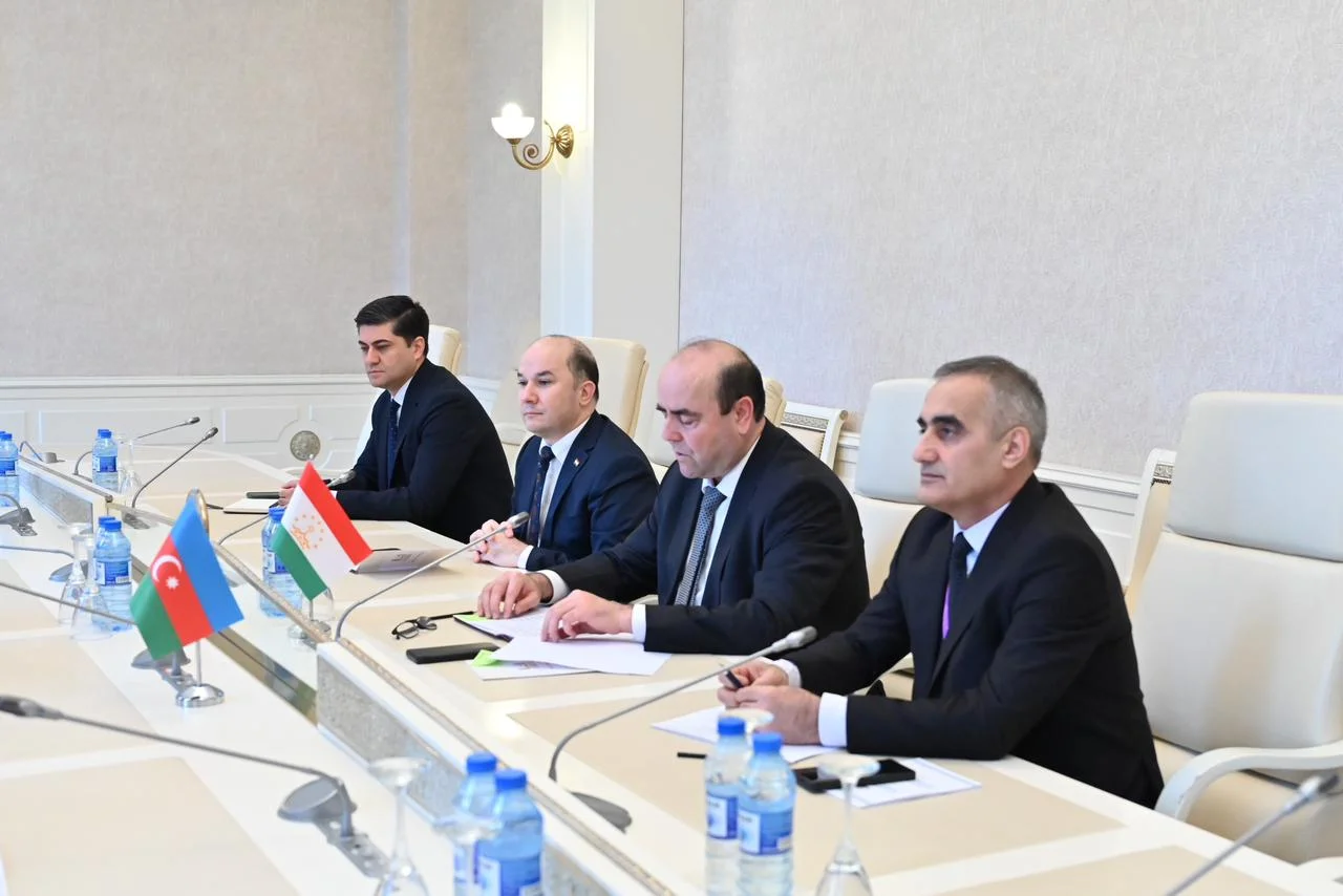 Tacikistan parlament nümayəndə heyəti ilə görüşdə