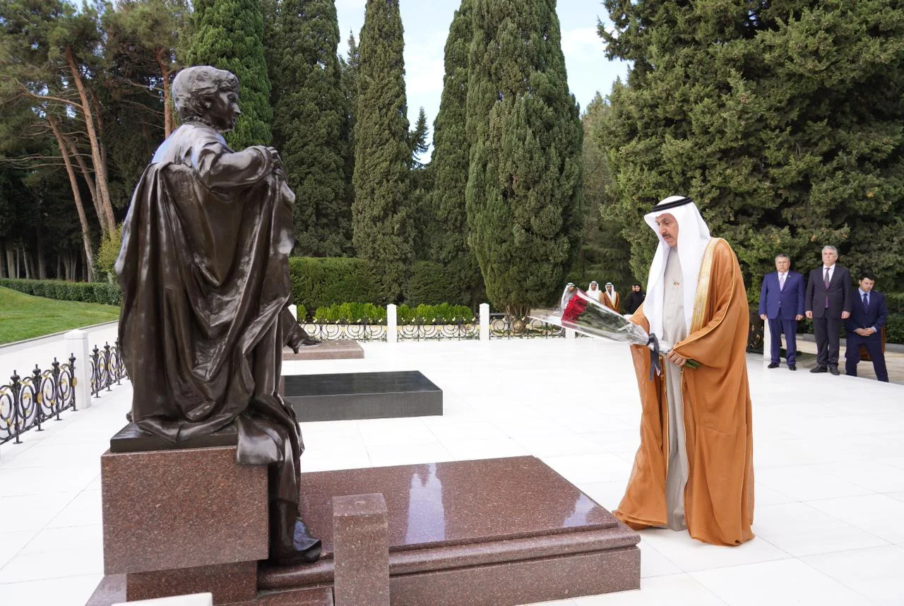 Birləşmiş Ərəb Əmirlikləri Federal Milli Şurasının sədri  Fəxri xiyabanı və Şəhidlər xiyabanını ziyarət edib