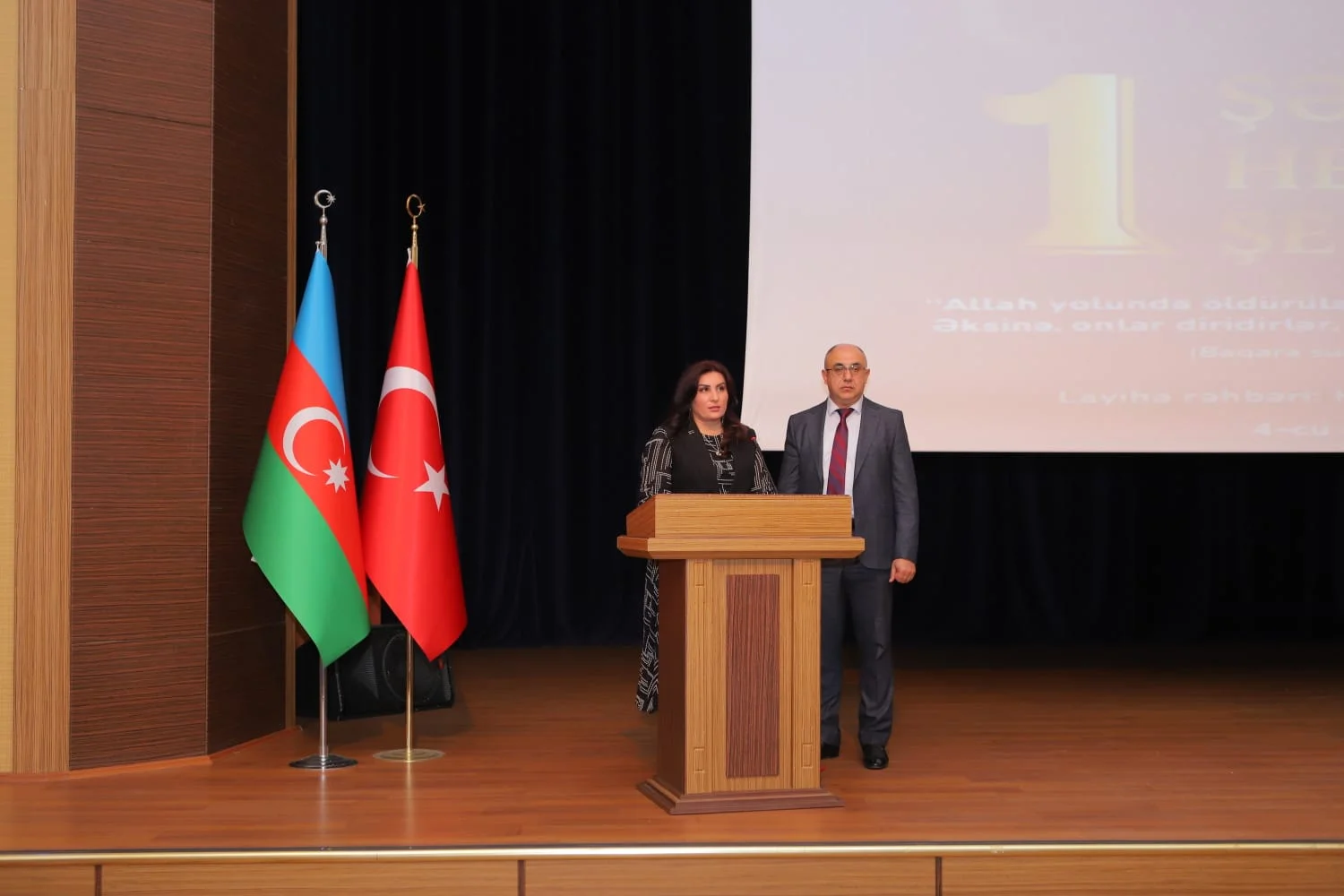 Naxçıvan şəhərində “1 şəhid, 1 hekayə, 1 şeir” layihəsi çərçivəsində hazırlanmış kitabın təqdimat mərasimi keçirilib