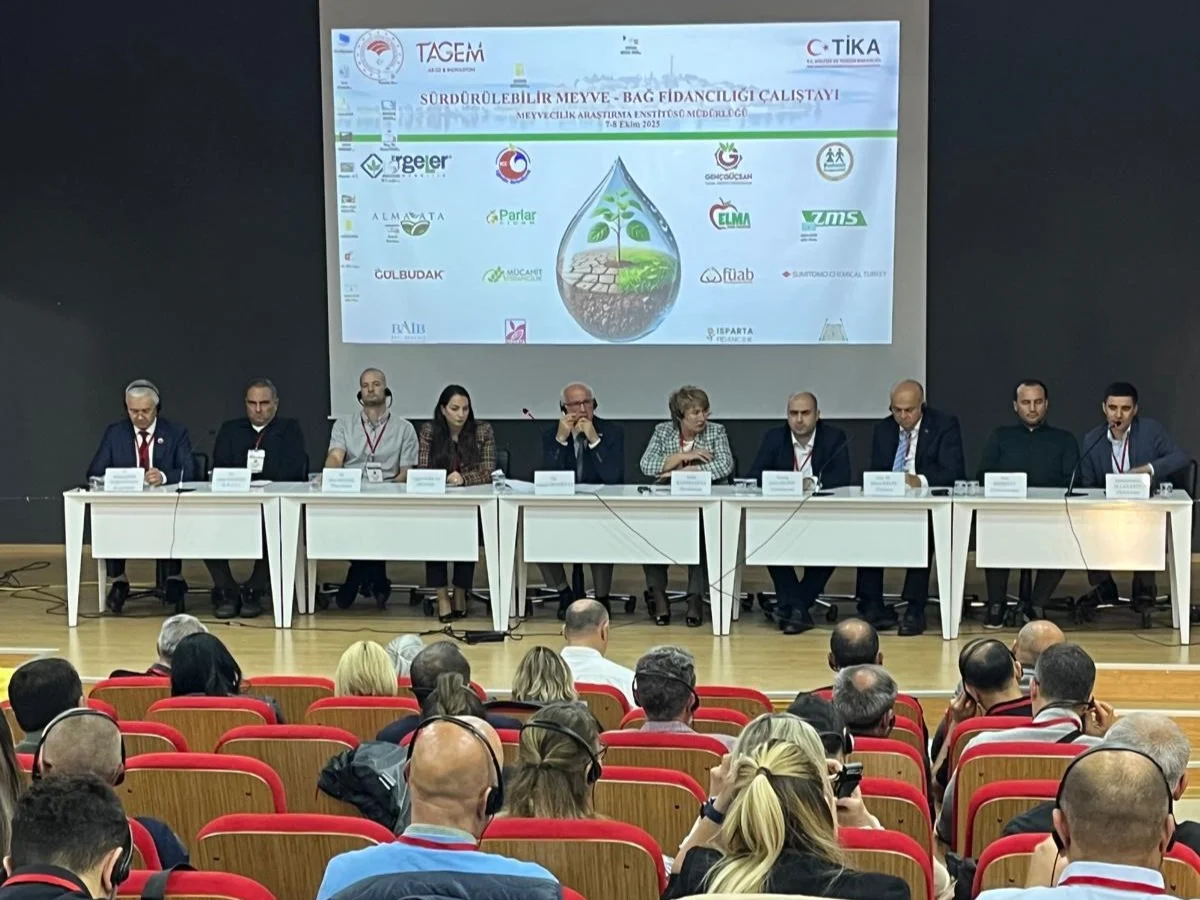 Kənd Təsərrüfatı Nazirliyinin Aparat rəhbəri Azad Cəfərli Türkiyədə davamlı meyvə və üzüm tinglərinin istehsalı üzrə seminarda iştirak edib
