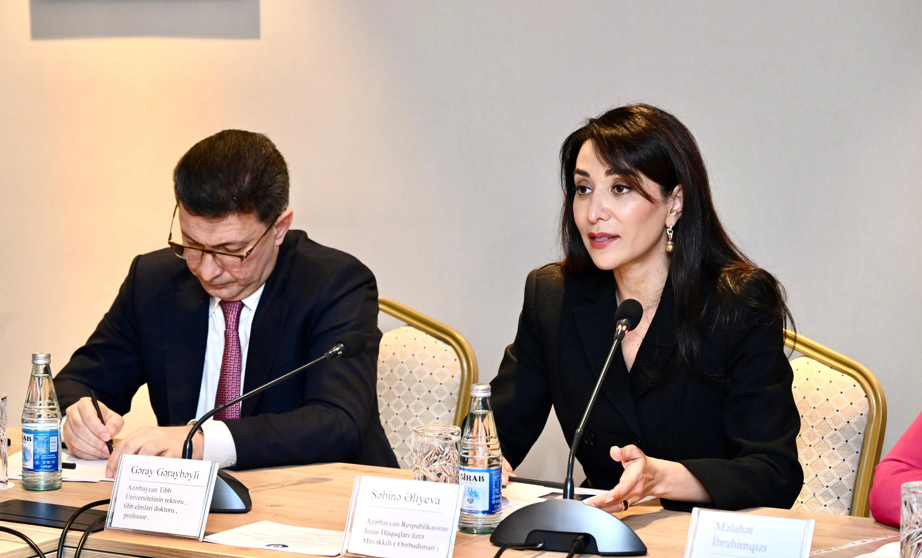 Ombudsman Səbinə Əliyeva: !!!! “Nəzarət mexanizmlərinin zəifliyi özəl reabilitasiya mərkəzlərinin faktiki olaraq “boz zonalara” çevirilməsinə gətirib çıxarır”