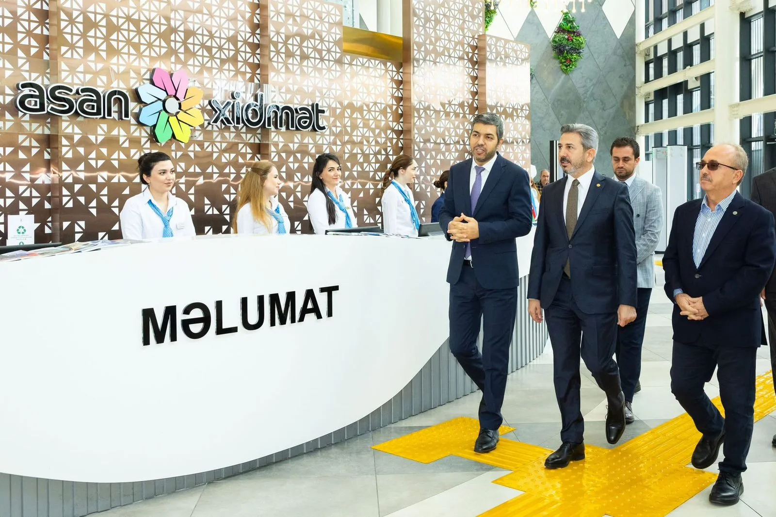 Türkiyəli nazir müavini "ASAN xidmət"də