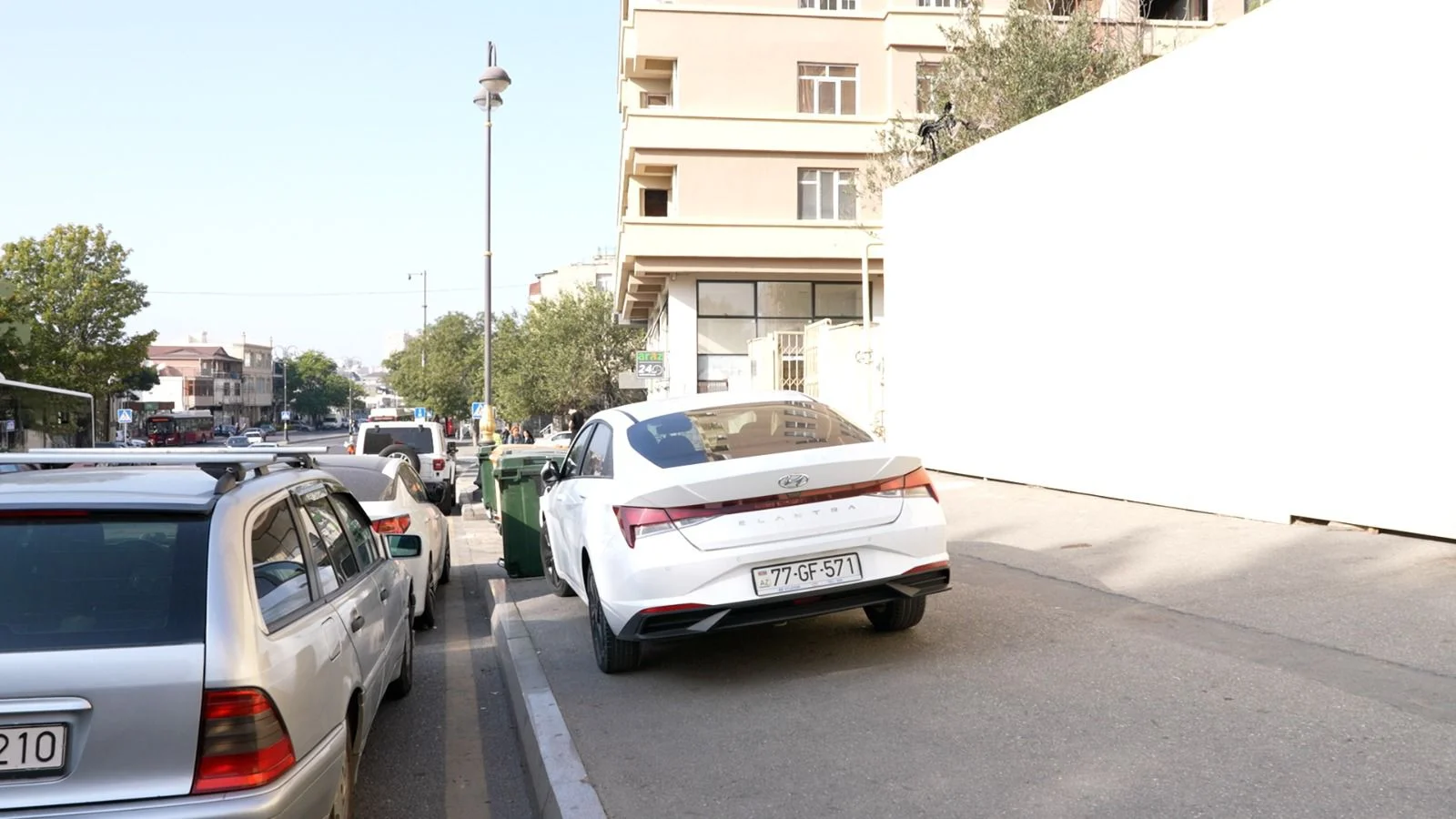 Sürücülərə Xəbərdarlıq: Piyada səkilərində parklanma qanun pozuntusudur