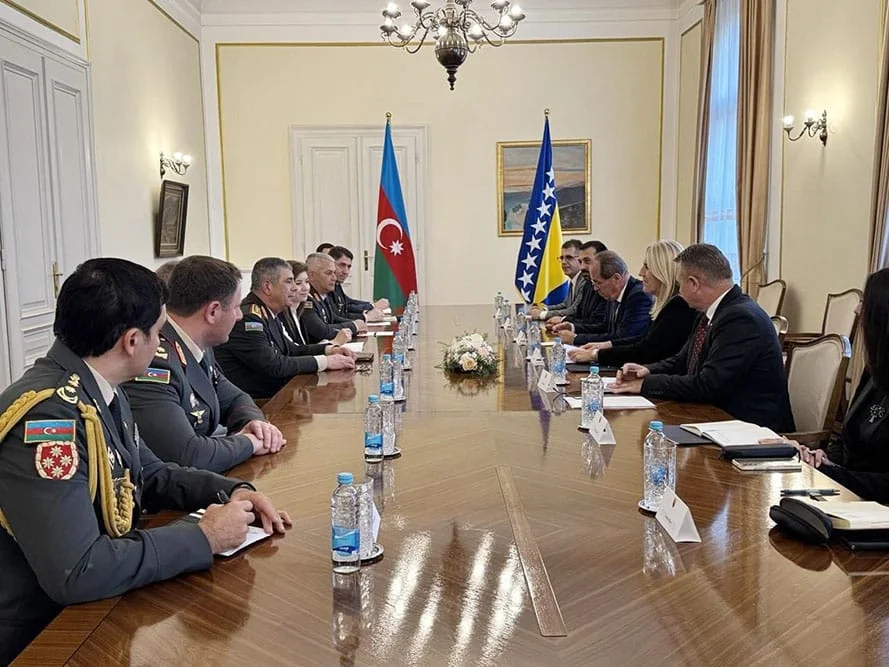 Azərbaycan müdafiə naziri Bosniya və Herseqovinaya səfər edib