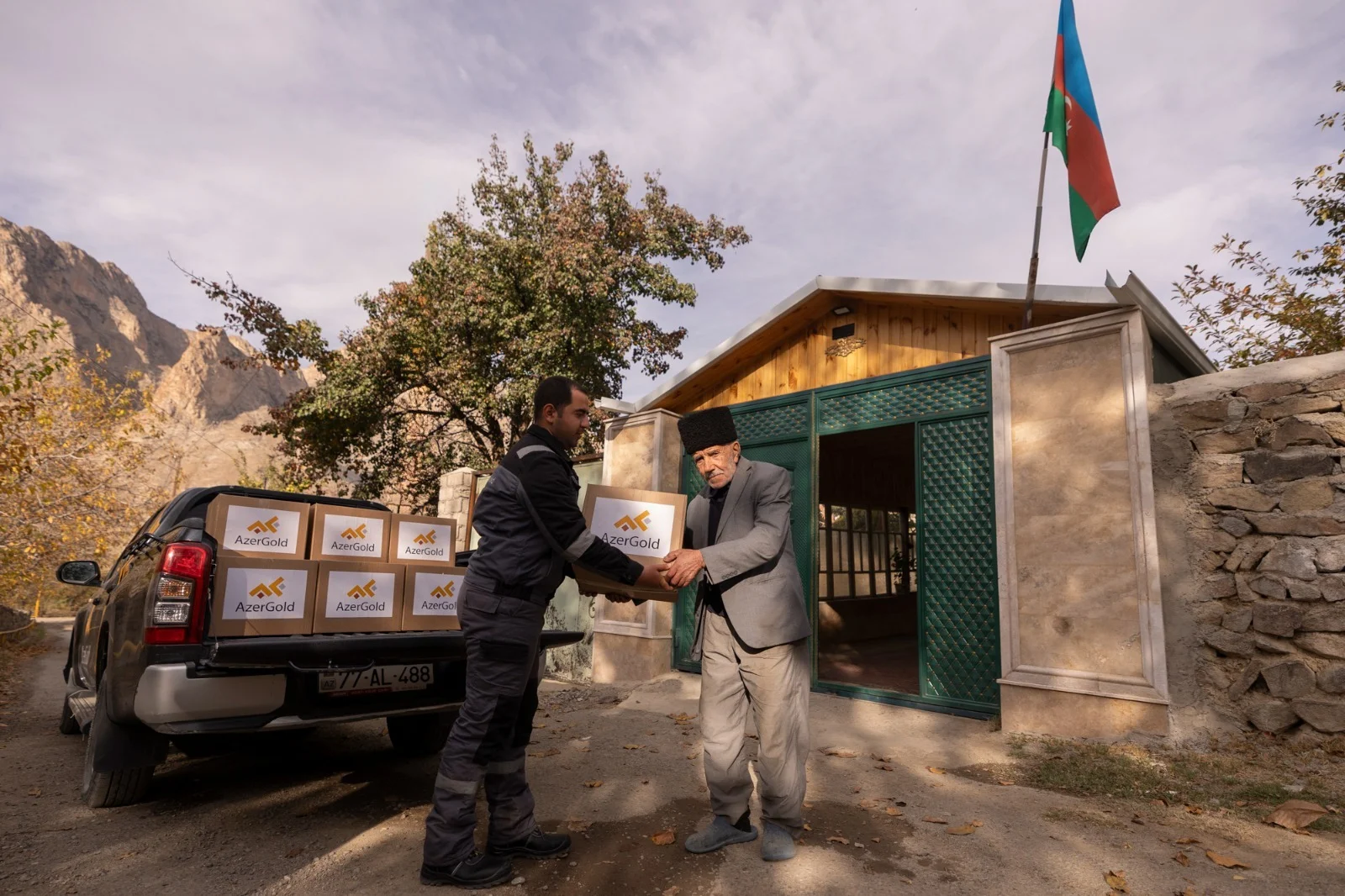 “AzerGold” tərəfindən Naxçıvanda aztəminatlı ailələrə bayram sovqatı təqdim edilib