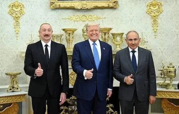 Dünyanın səssiz dirijoru: İpək yolların ipək siyasətinə Bakıdan baxaq