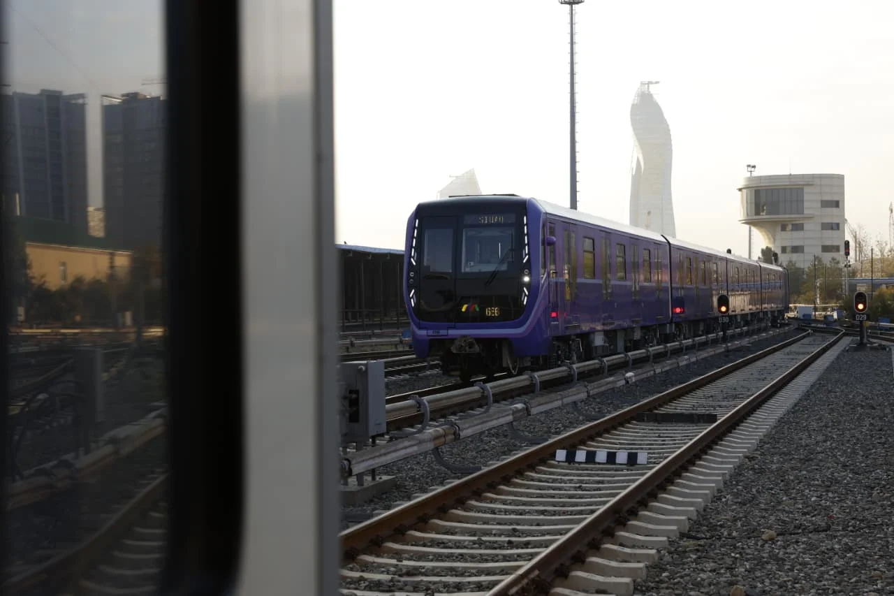 Bakı metropoliteni xətlərində daha 15 yeni vaqon istismara buraxıldı