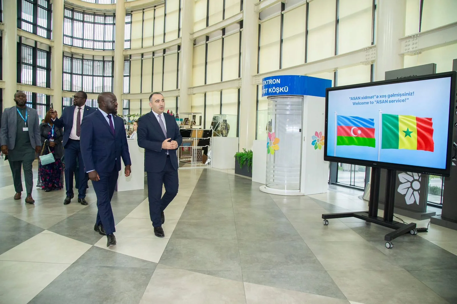 Seneqallı nazir "ASAN xidmət"də