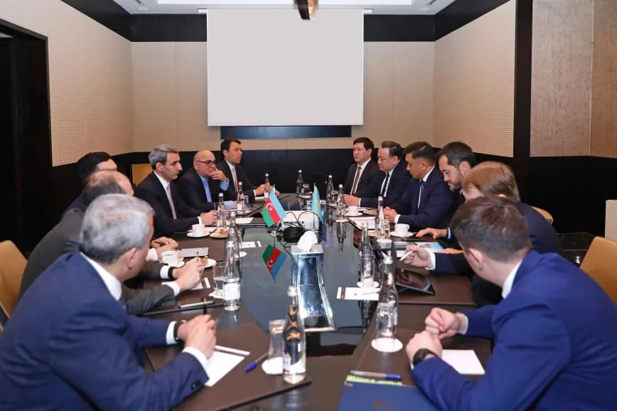 Azərbaycan və Qazaxıstan dəmir yolu sahəsində əməkdaşlığı genişləndirir