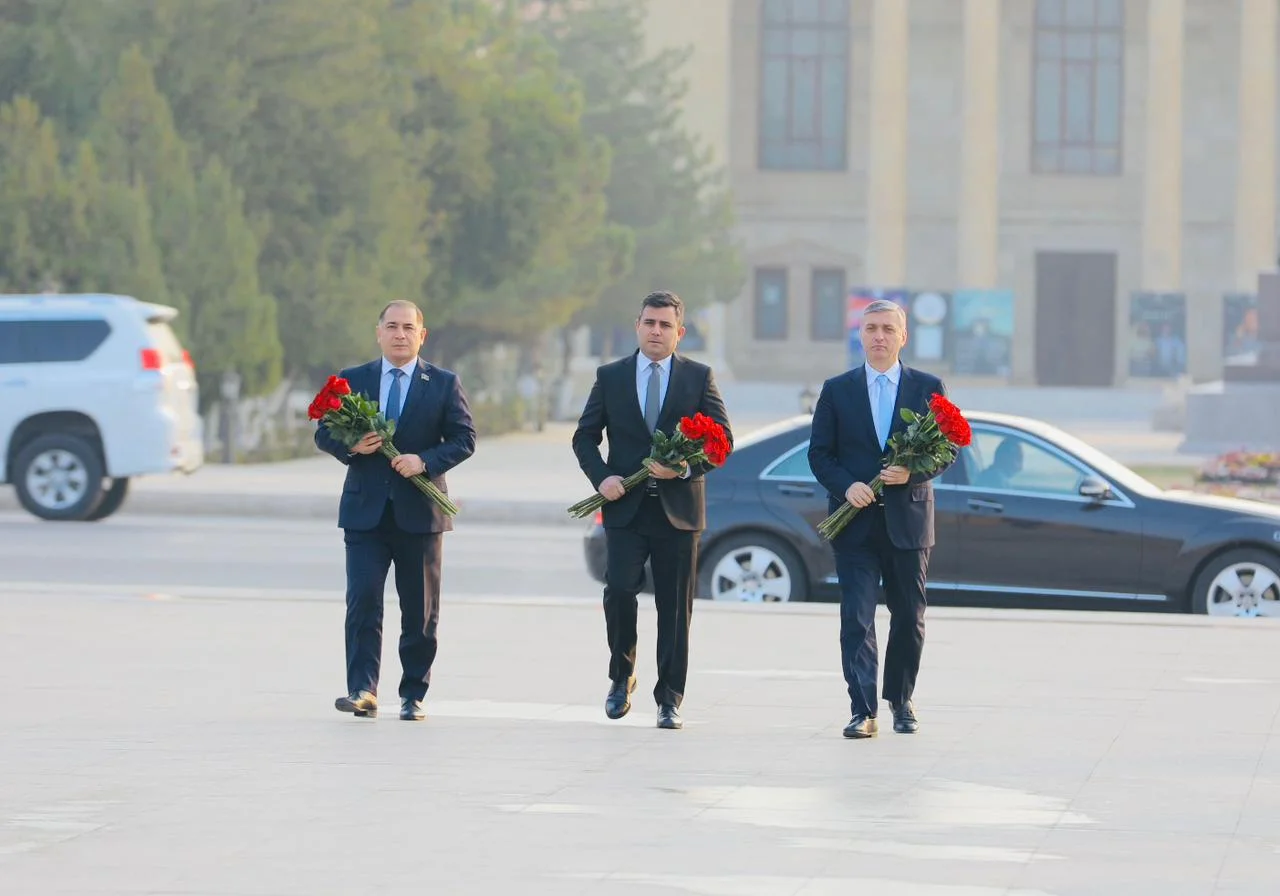 Ümummilli Lider Heydər Əliyevin abidəsi ziyarət edilib