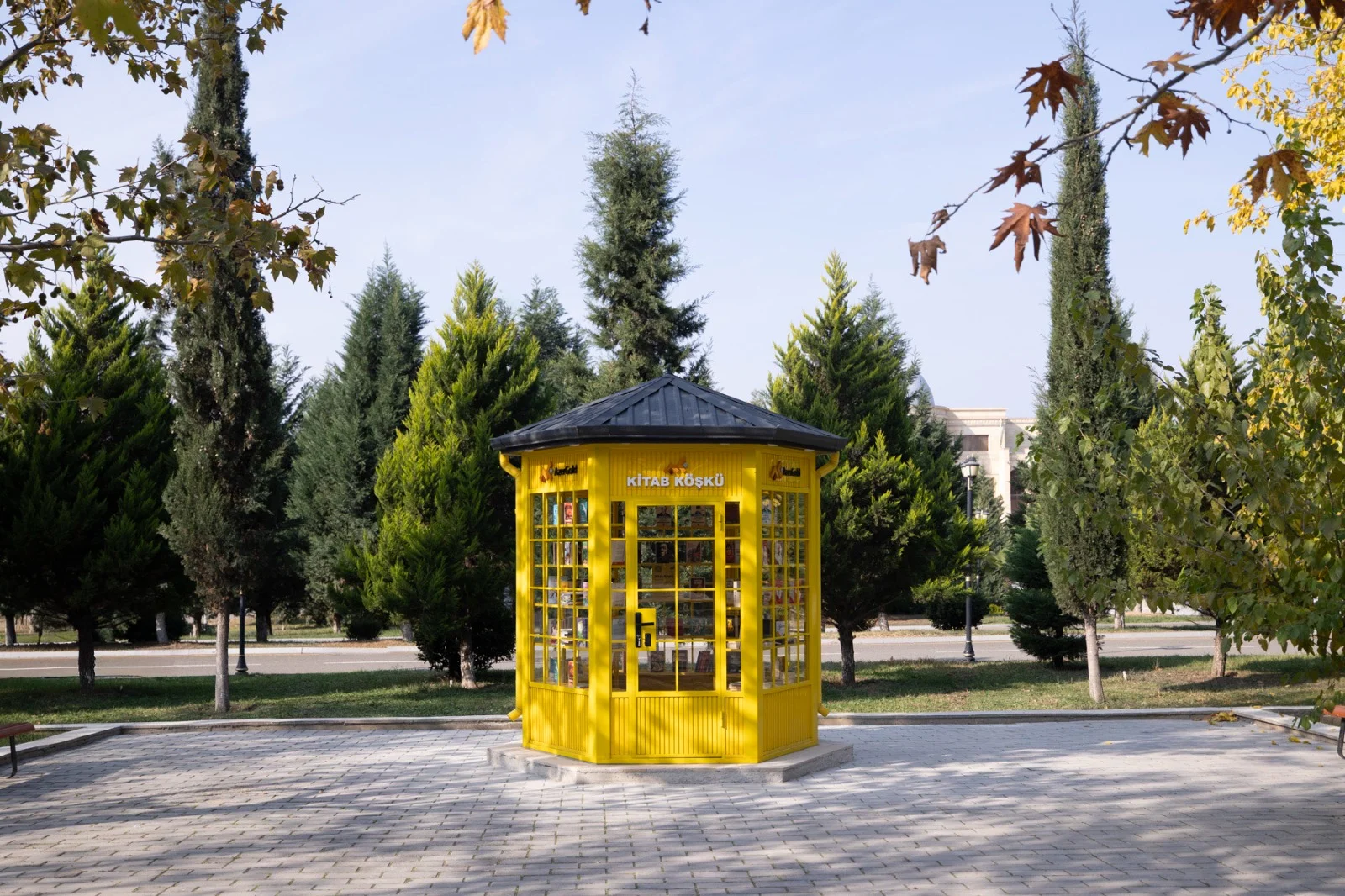 “AzerGold” QSC-nin təşəbbüsü ilə Göygöldə interaktiv  kitab köşkü istifadəyə verildi