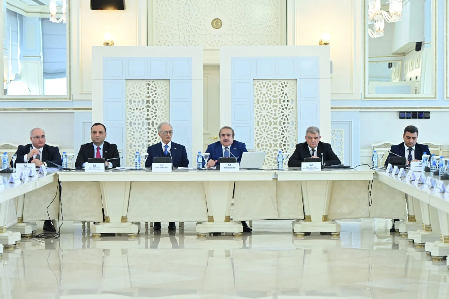 Milli Məclis komitələrinin birgə iclasında  2026-cı ilin dövlət büdcəsinin layihəsinə baxılıb