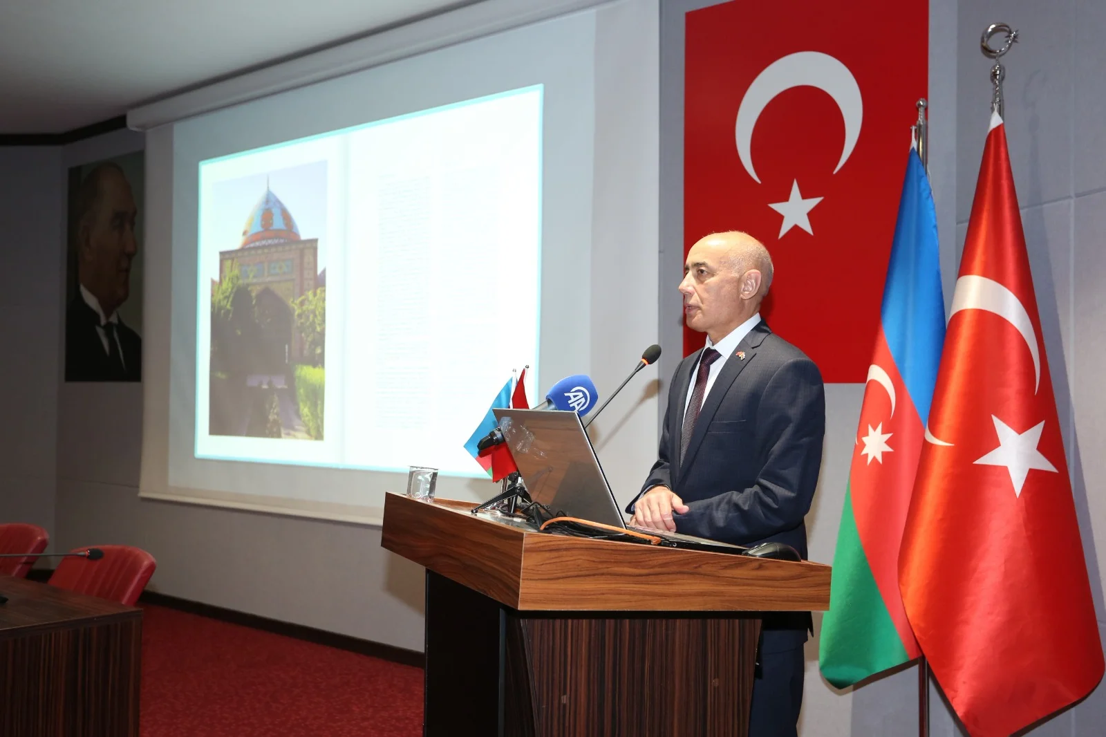 Türkiyədə "Daşları Toplama Zamanı" kitabının təqdimatı keçirilib