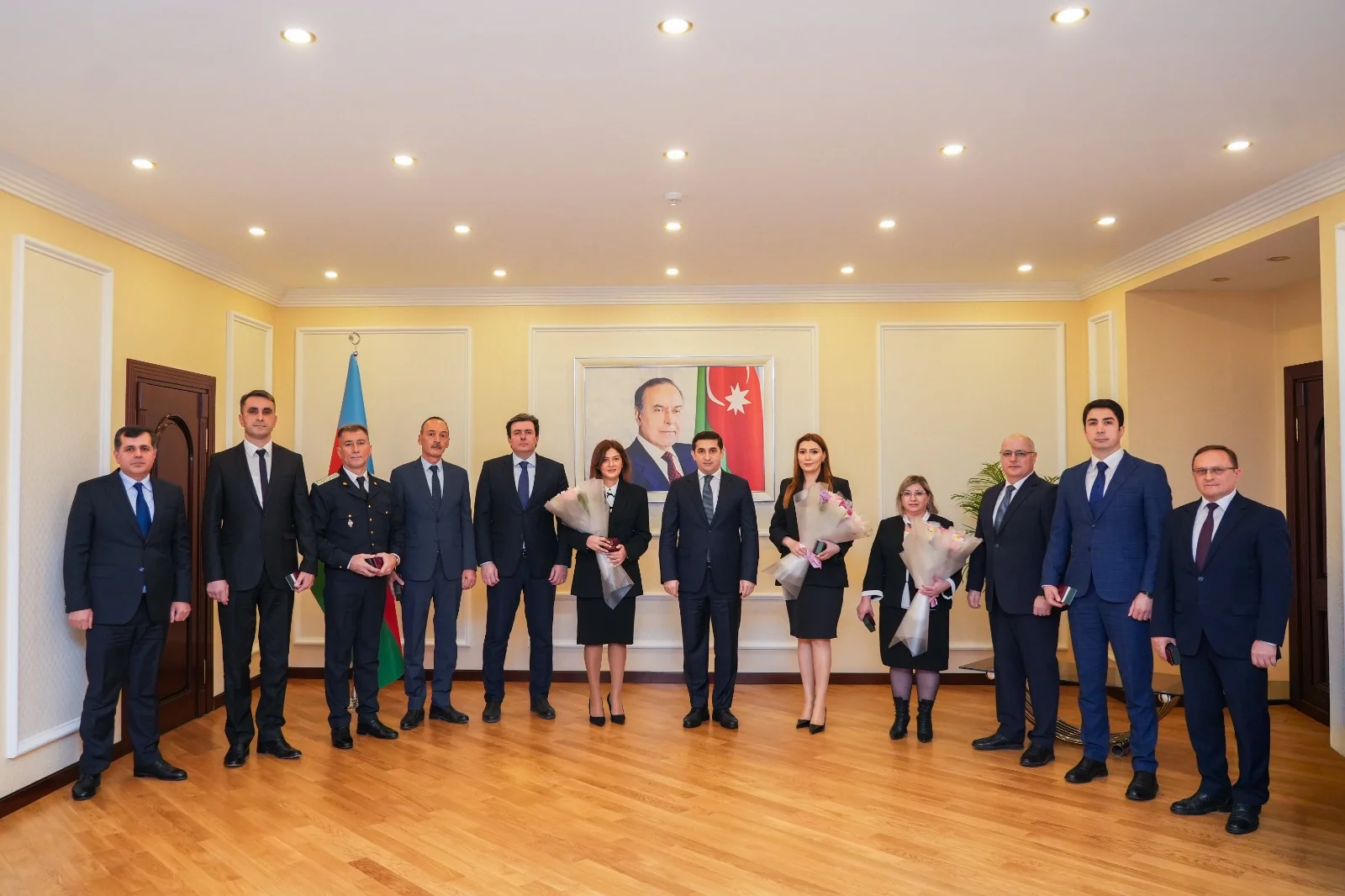 Ədliyyə naziri medalla təltif olunmuş və hakim təyin edilmiş əməkdaşlarla görüşüb