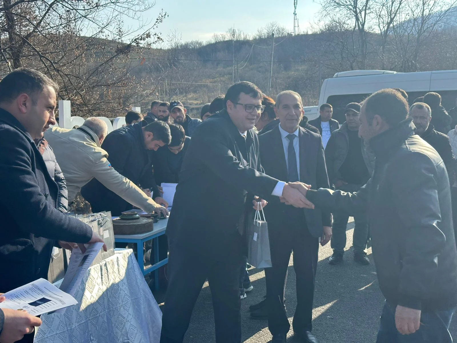 Növbəti köç karvanı Xocavənd rayonunun Qırmızı Bazar qəsəbəsinə çatıb