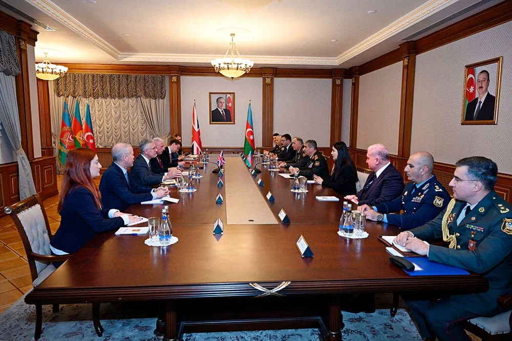 Azərbaycan və Böyük Britaniya arasında hərbi əməkdaşlıq məsələləri müzakirə edilib - VİDEO