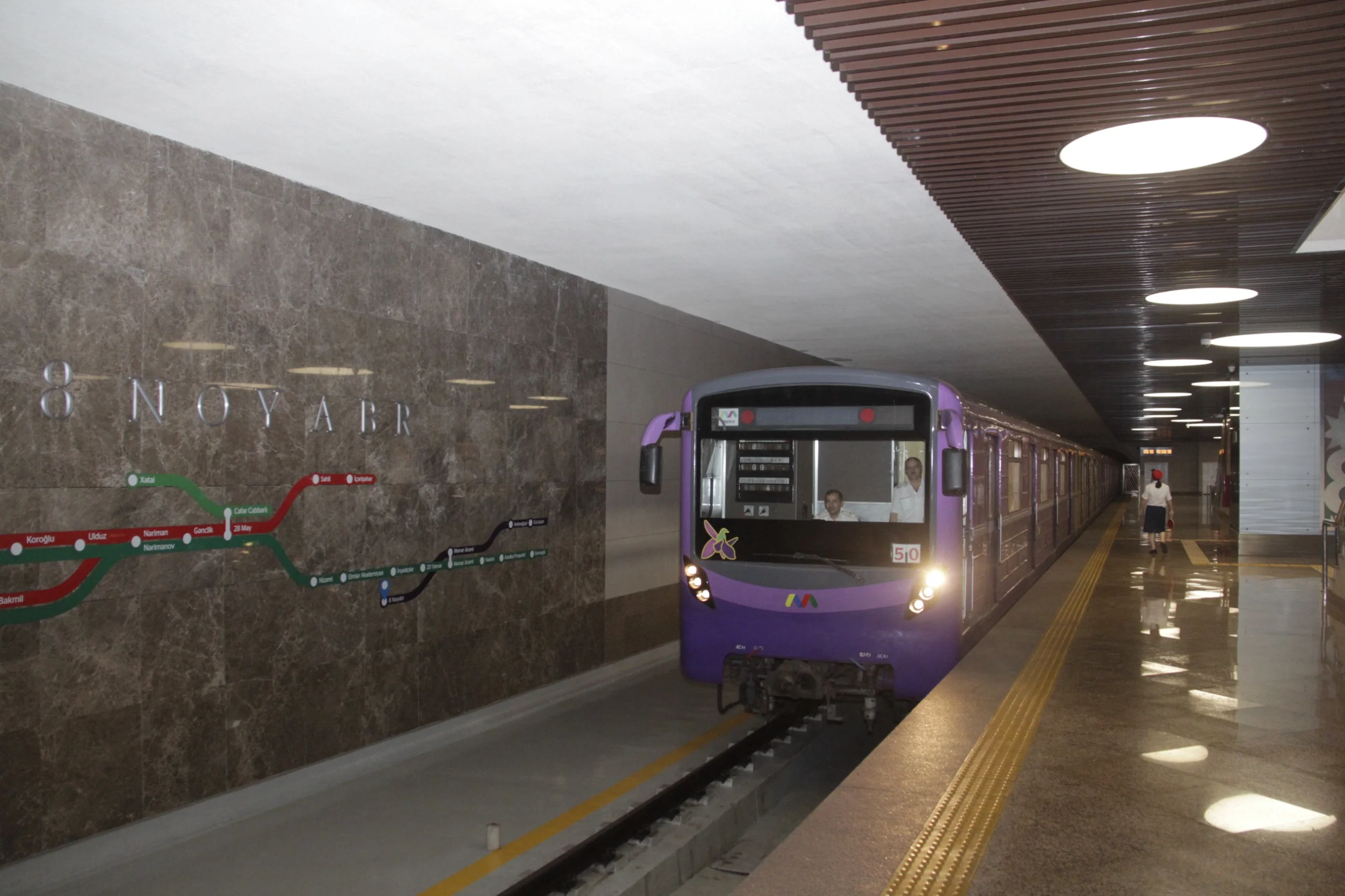 Metronun Bənövşəyi xəttində 5 vaqonlu qatarlara keçilir