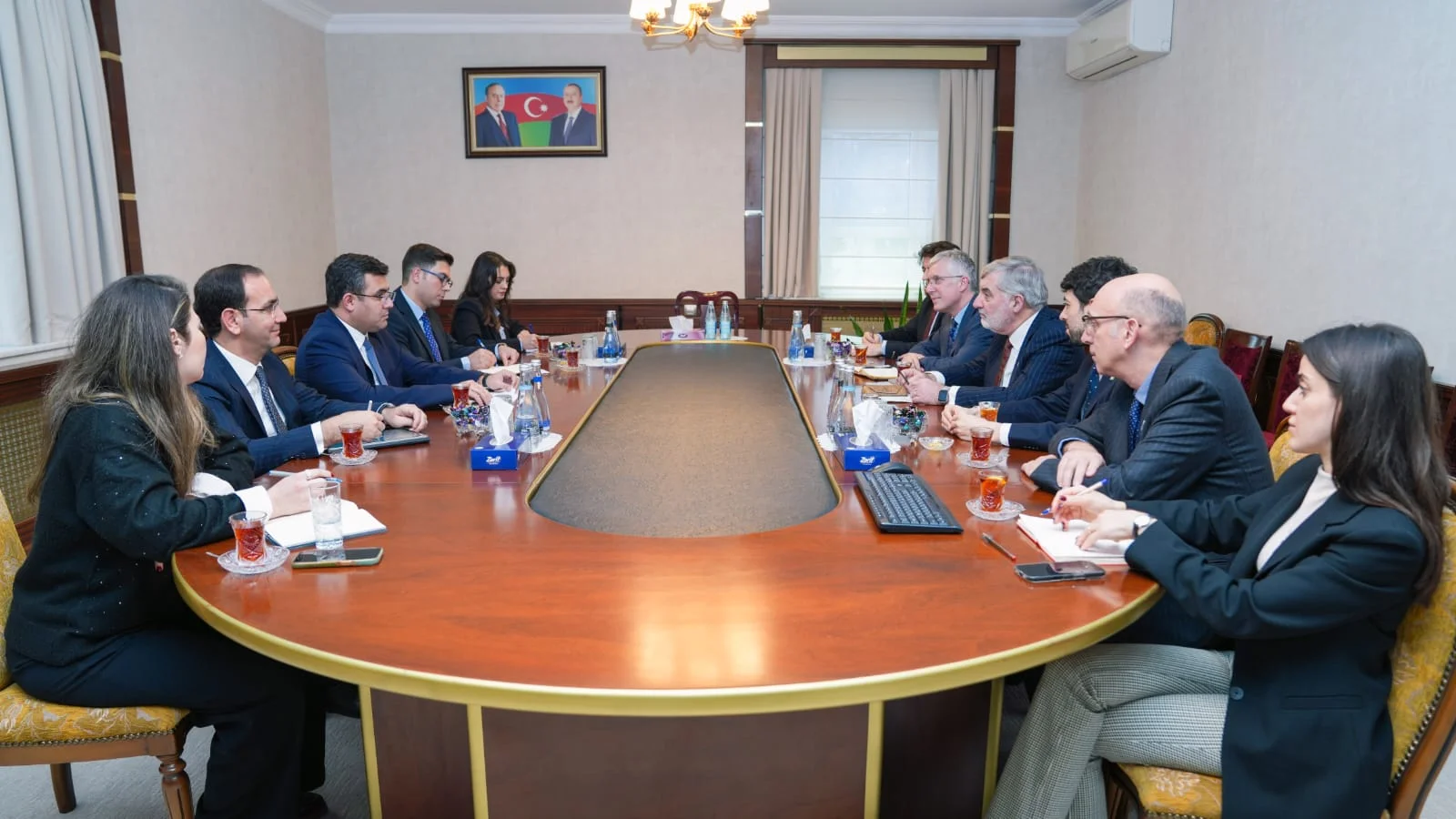 Səlahiyyətli nümayəndə Böyük Britaniya nümayəndə heyəti ilə görüşüb