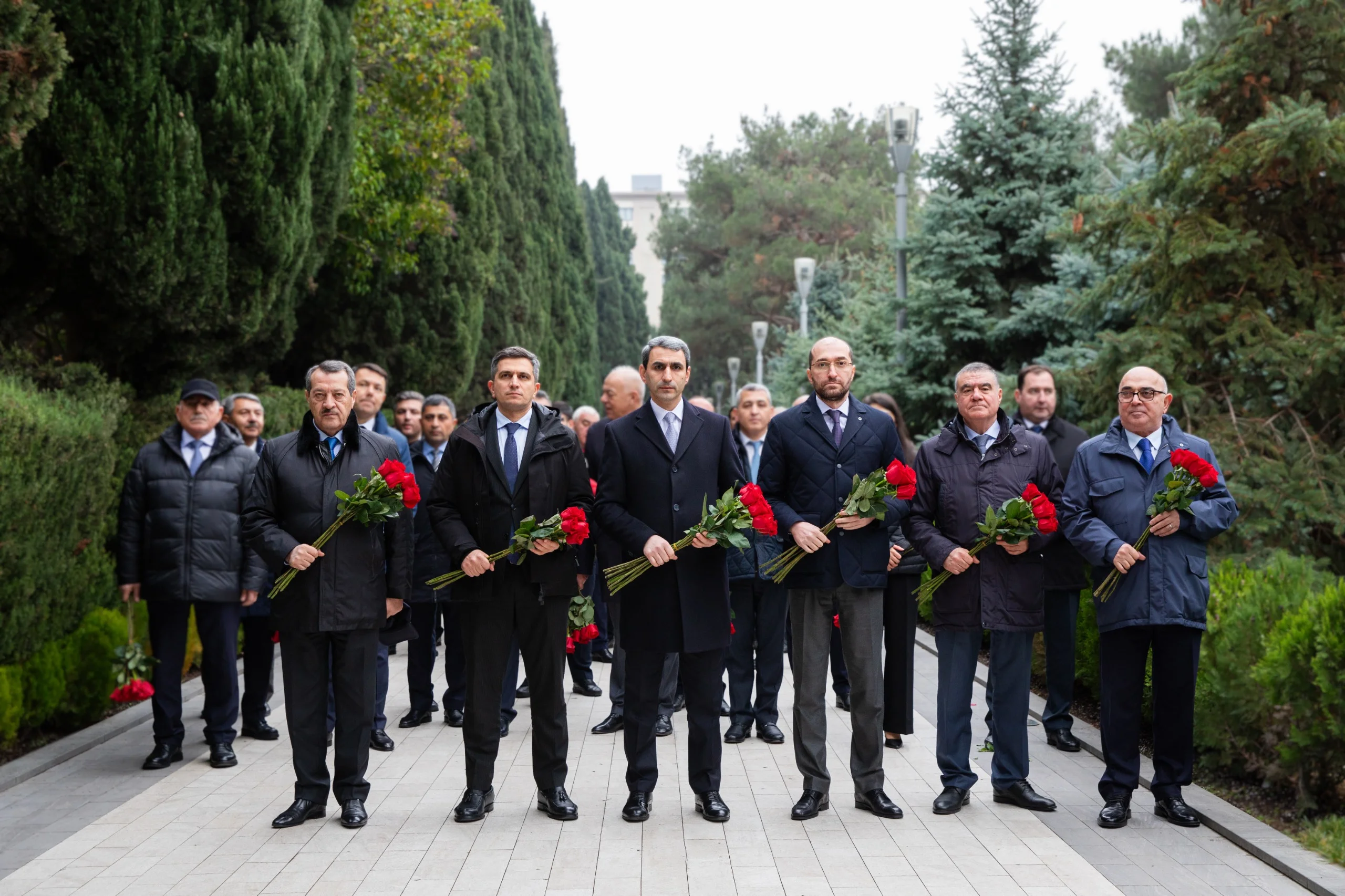 ADY kollektivi Ümummilli Lider Heydər Əliyevin məzarını ziyarət edib