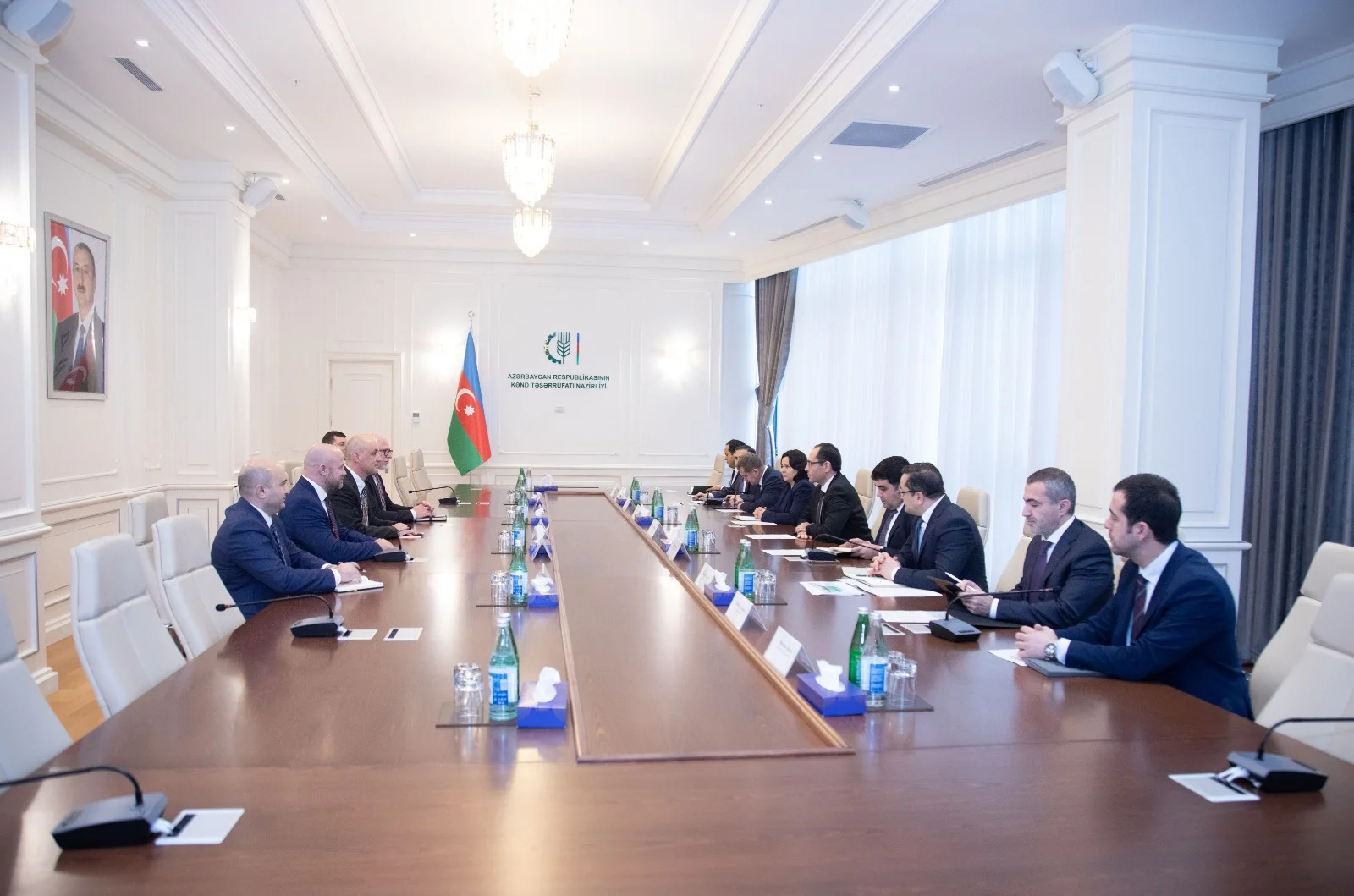 Kənd təsərrüfatı naziri Məcnun Məmmədov “John Deere” şirkətinin Mərkəzi Asiya və MDB ölkələri üzrə prezidenti Ksaba Leyko ilə görüşüb