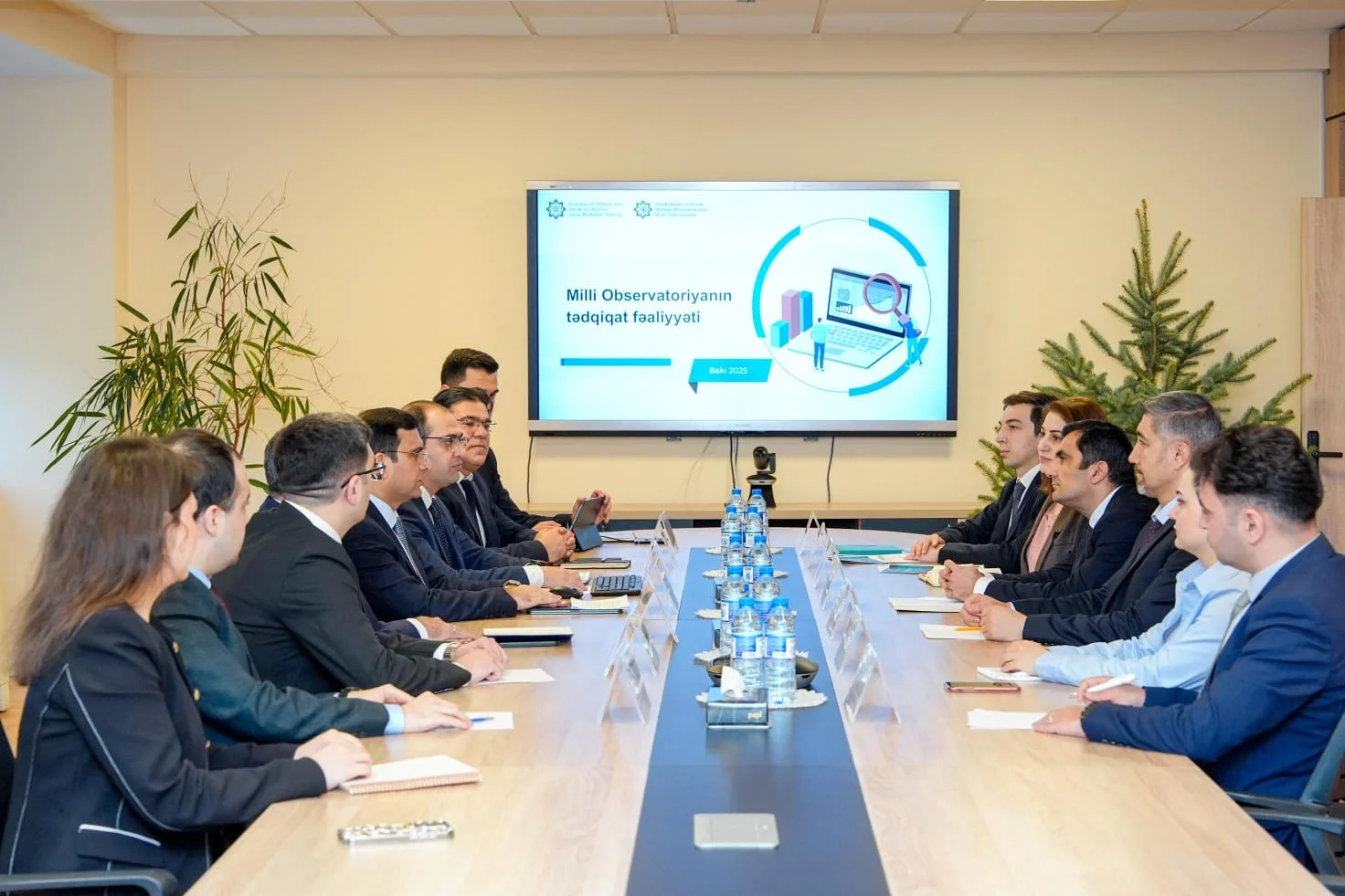 Mərkəzi Bankın nümayəndələri ilə görüşdə birgə təhlil və tədqiqat layihələrinin icrasına dair fikir mübadiləsi aparılıb