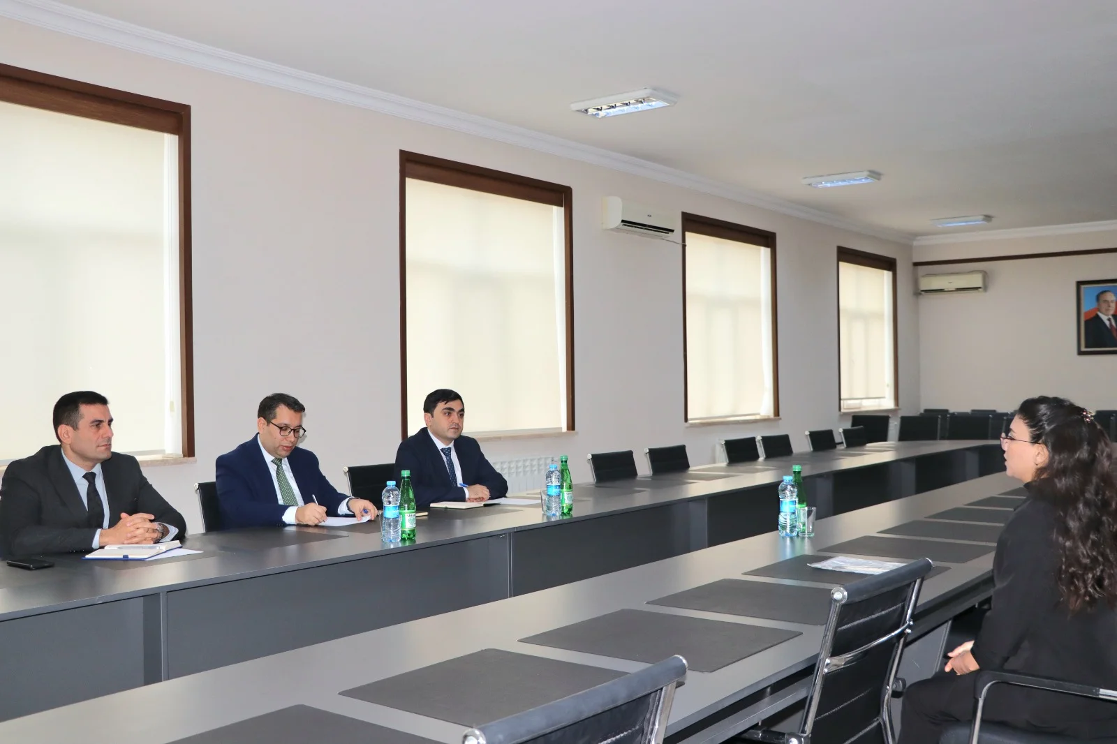 Elm, təhsil və insan resursları şöbəsinin müdiri Fərid Nəcəfov Naxçıvanda vətəndaşları qəbul edib