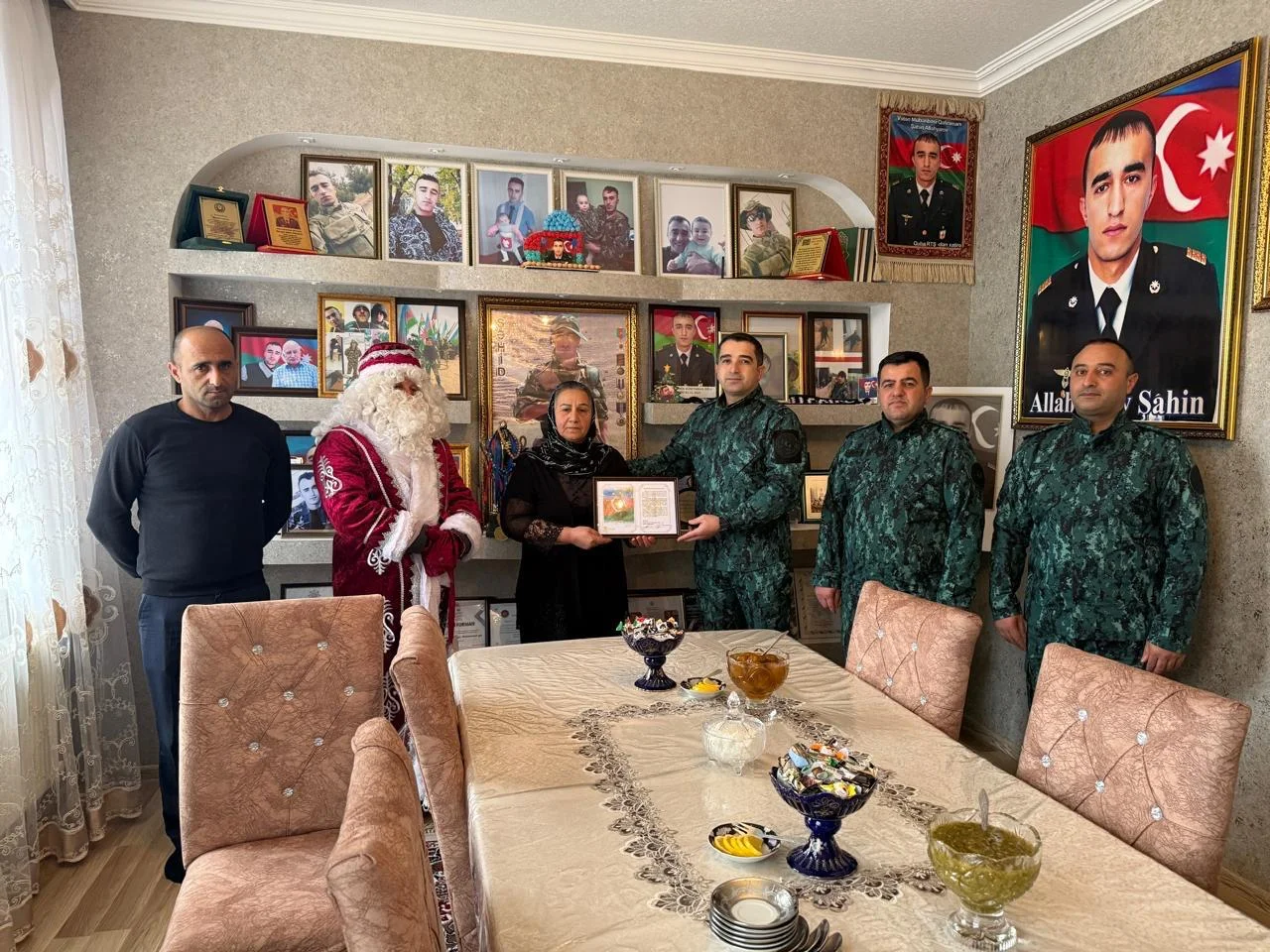 Dünya Azərbaycanlılarının Həmrəyliyi Günü və Yeni il münasibətilə şəhidlərimizin ailələri ziyarət edilmişdir