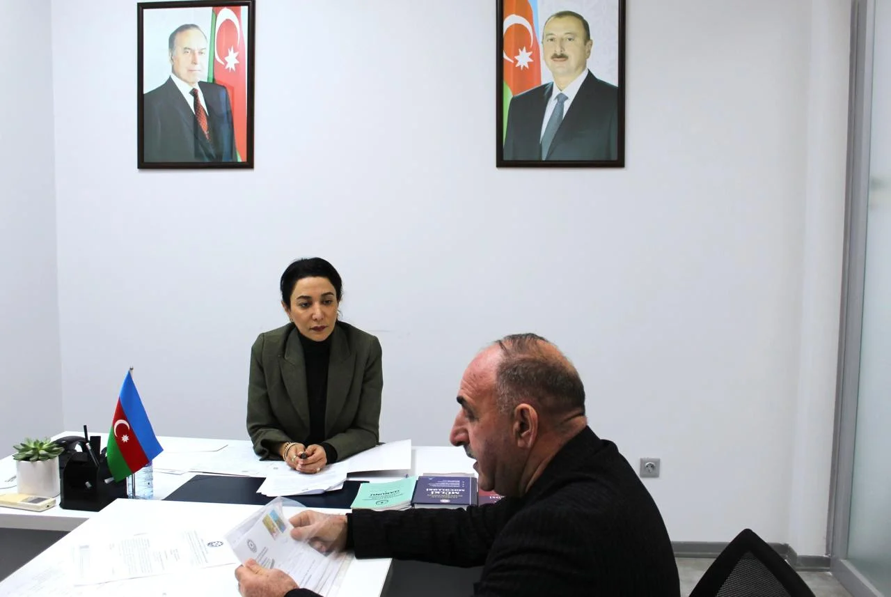 Ombudsman Səbinə Əliyeva vətəndaşları qəbul edib