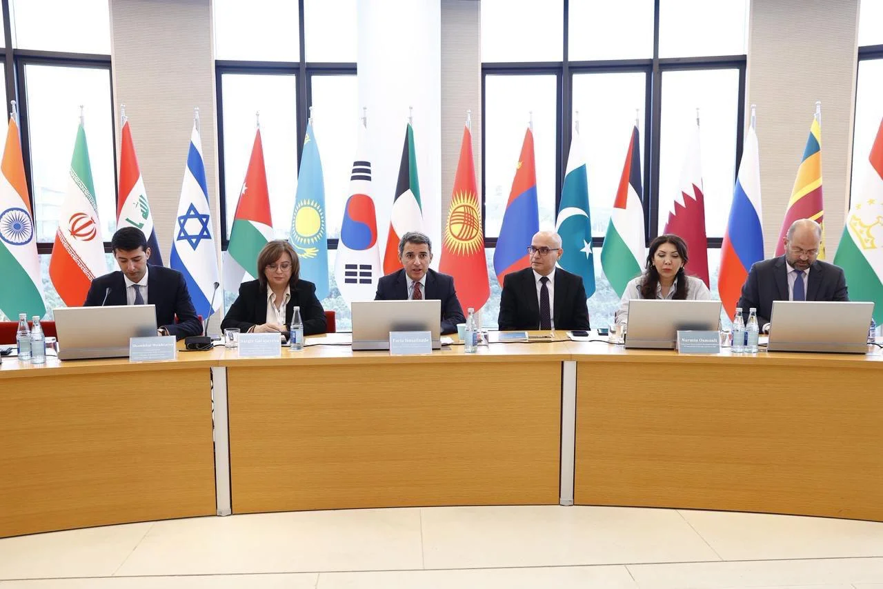 ADA Universitetində keçirilən “Yaşıl Enerji və Dayanıqlılıqda Universitetlərin Rolu”  beynəlxalq konfransın 2-ci günü Qarabağda həyata keçirilən bərpa və yenidənqurma  prosesləri haqqında məlumat verilib