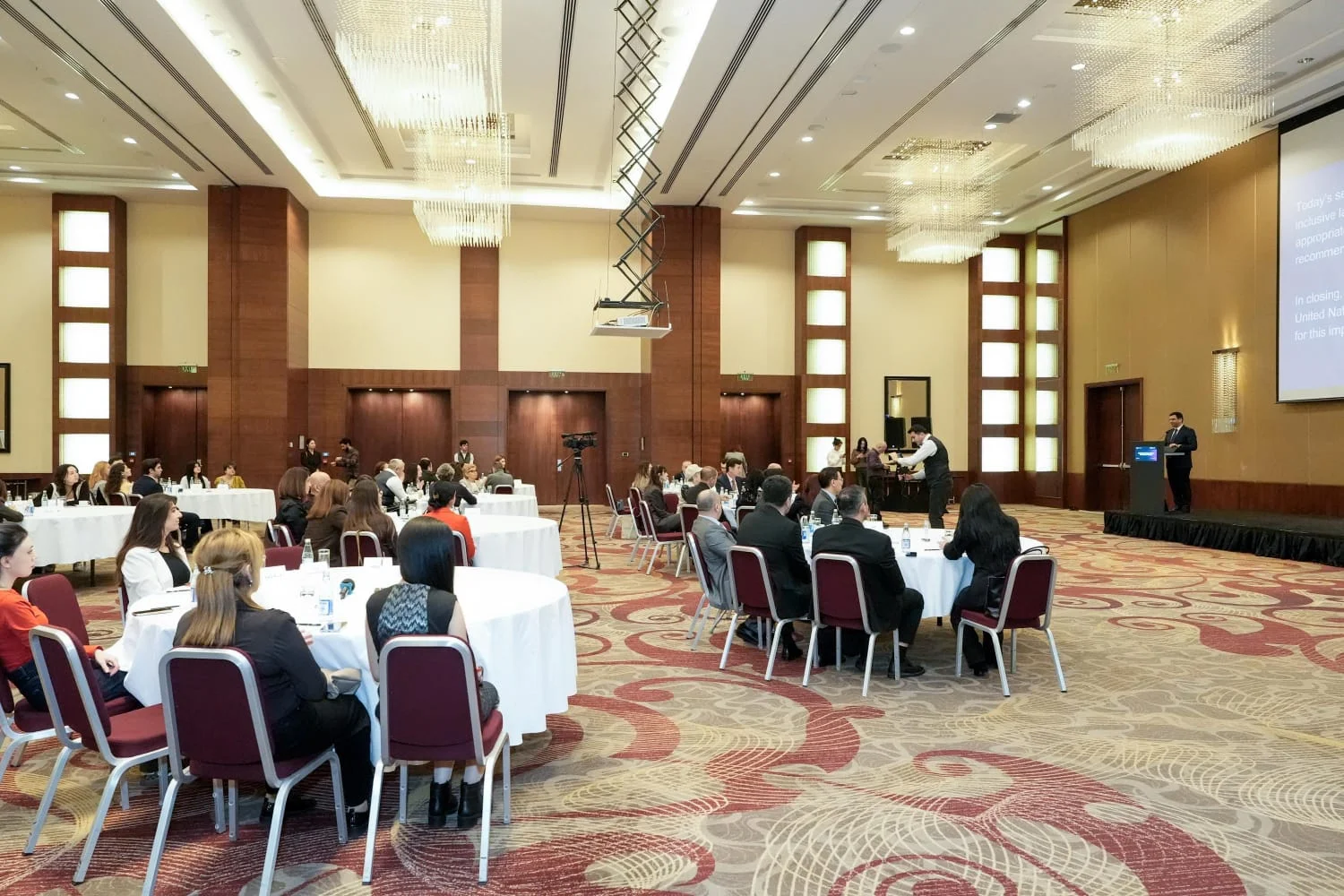 “Mediada inklüziv dildən istifadənin təşviqi” mövzusunda seminar keçirilib