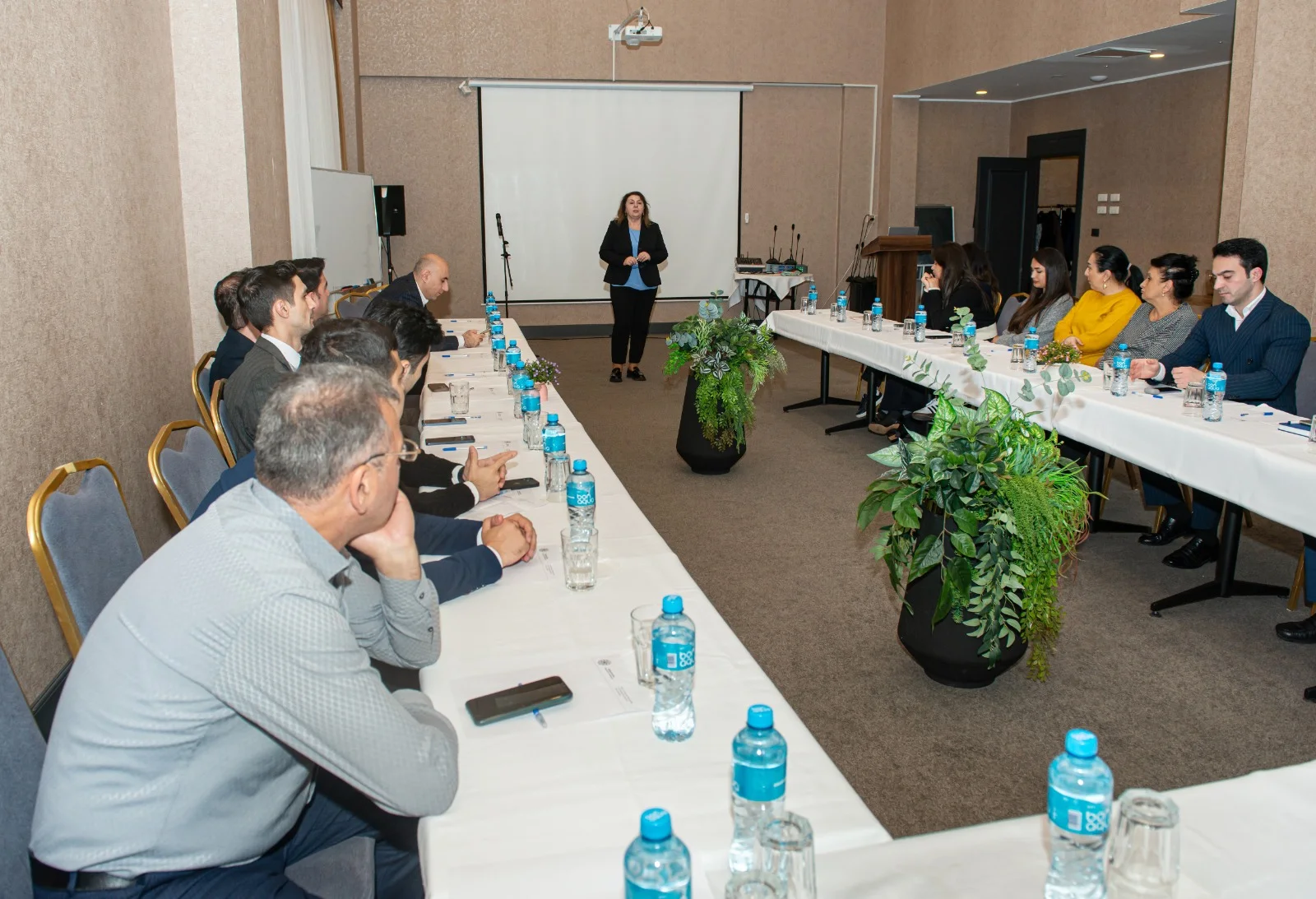 Dövlət Komitəsinin əməkdaşları üçün “Qayıdış prosesində əhalinin adaptasiyası ilə bağlı beynəlxalq təcrübənin öyrənilməsi” mövzusunda təlim keçirilib