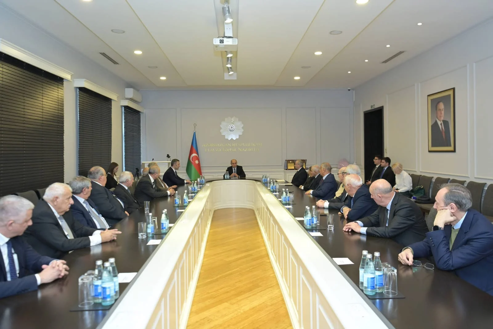 Emin Əmrullayev yüksək dövlət təltiflərinə layiq görülmüş alimlərlə görüşüb