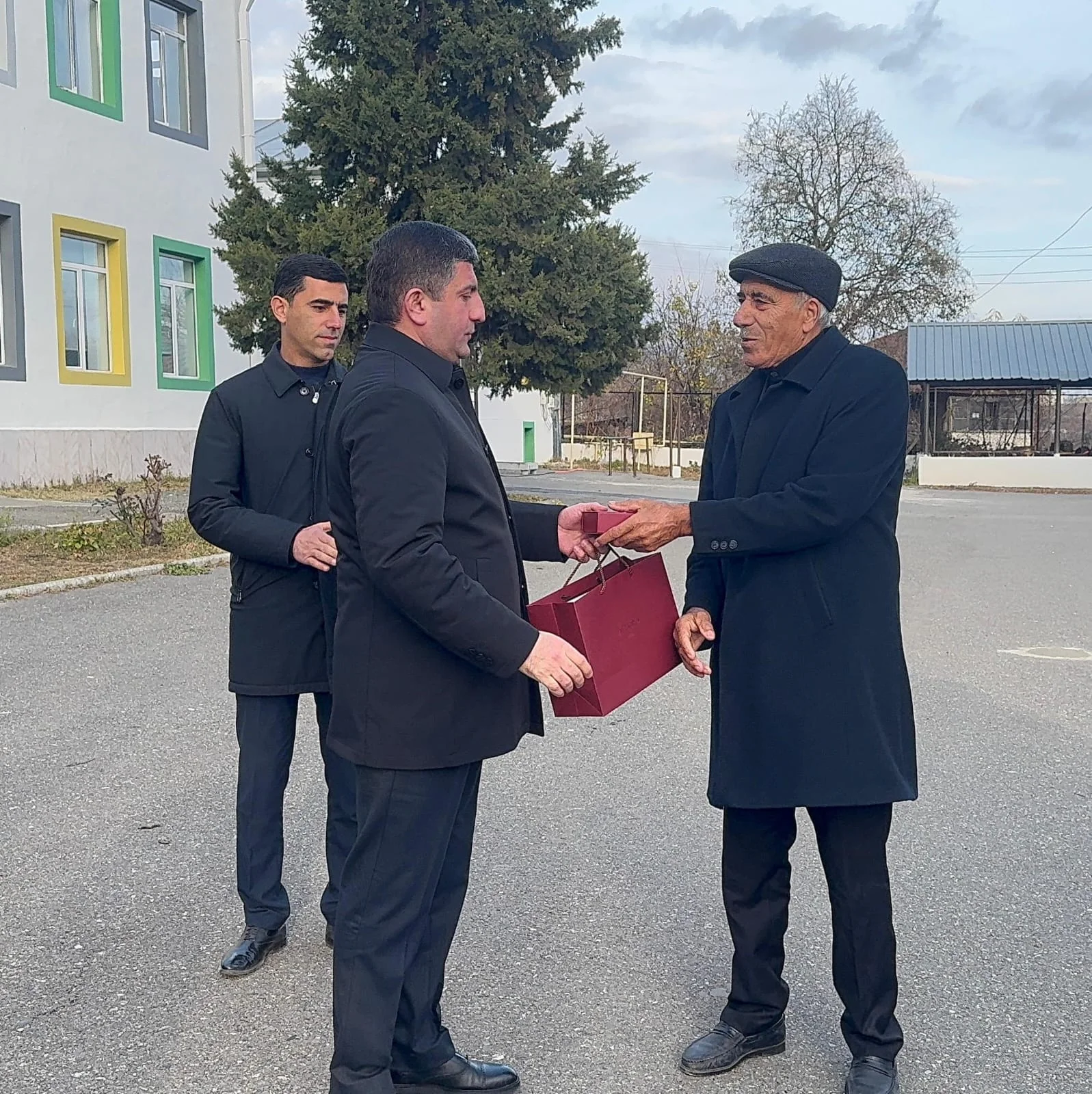 Köç karvanı Həsənriz kəndinə çatıb