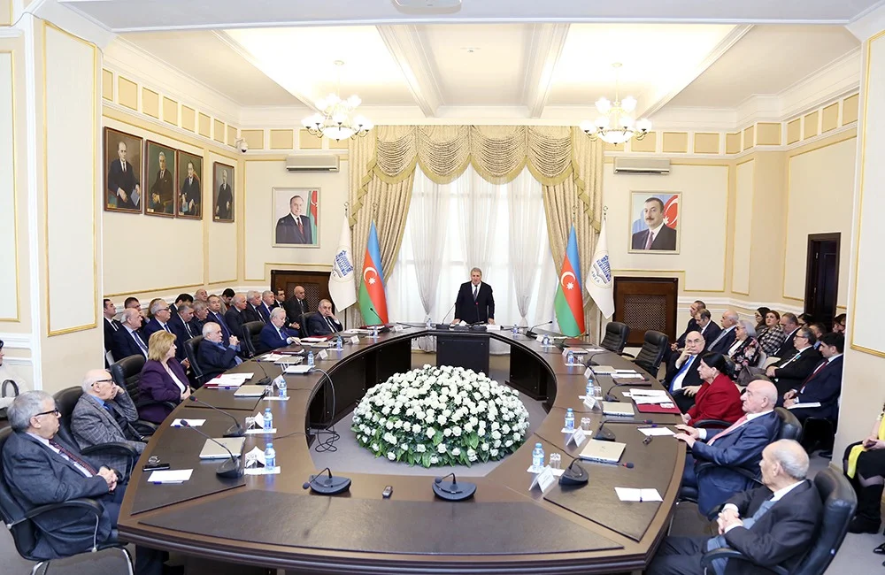 Akademik İsa Həbibbəylinin “Azərbaycan Respublikasının Prezidenti İlham Əliyevin yerli televiziya kanallarına müsahibəsində elmin inkişafı ilə əlaqədar çağırışları və Milli Elmlər Akademiyasının vəzifələri” haqqında məruzəsi dinlənilib