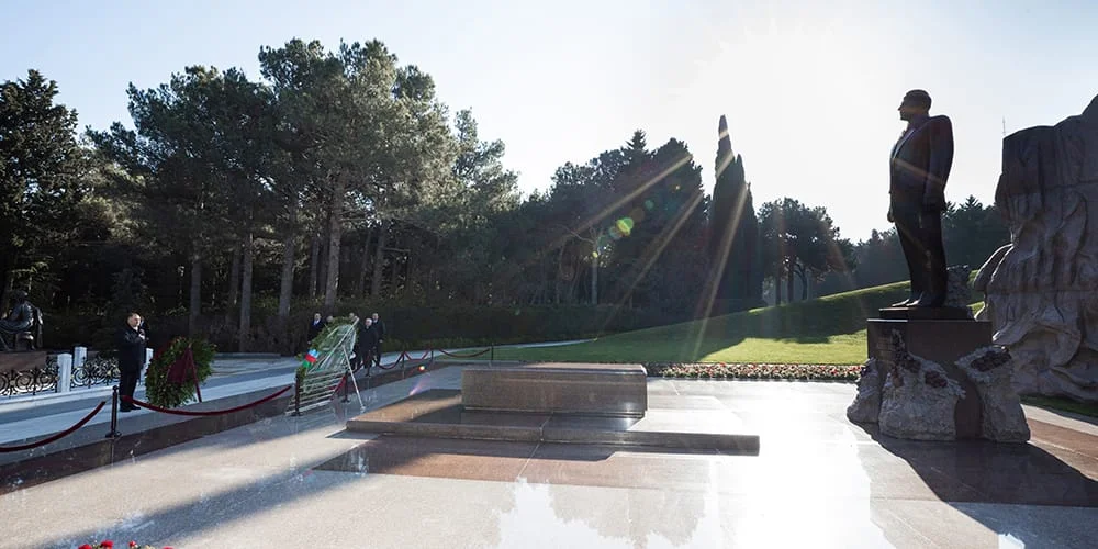 Daxili işlər naziri Vilayət Eyvazov belaruslu həmkarı ilə görüşüb