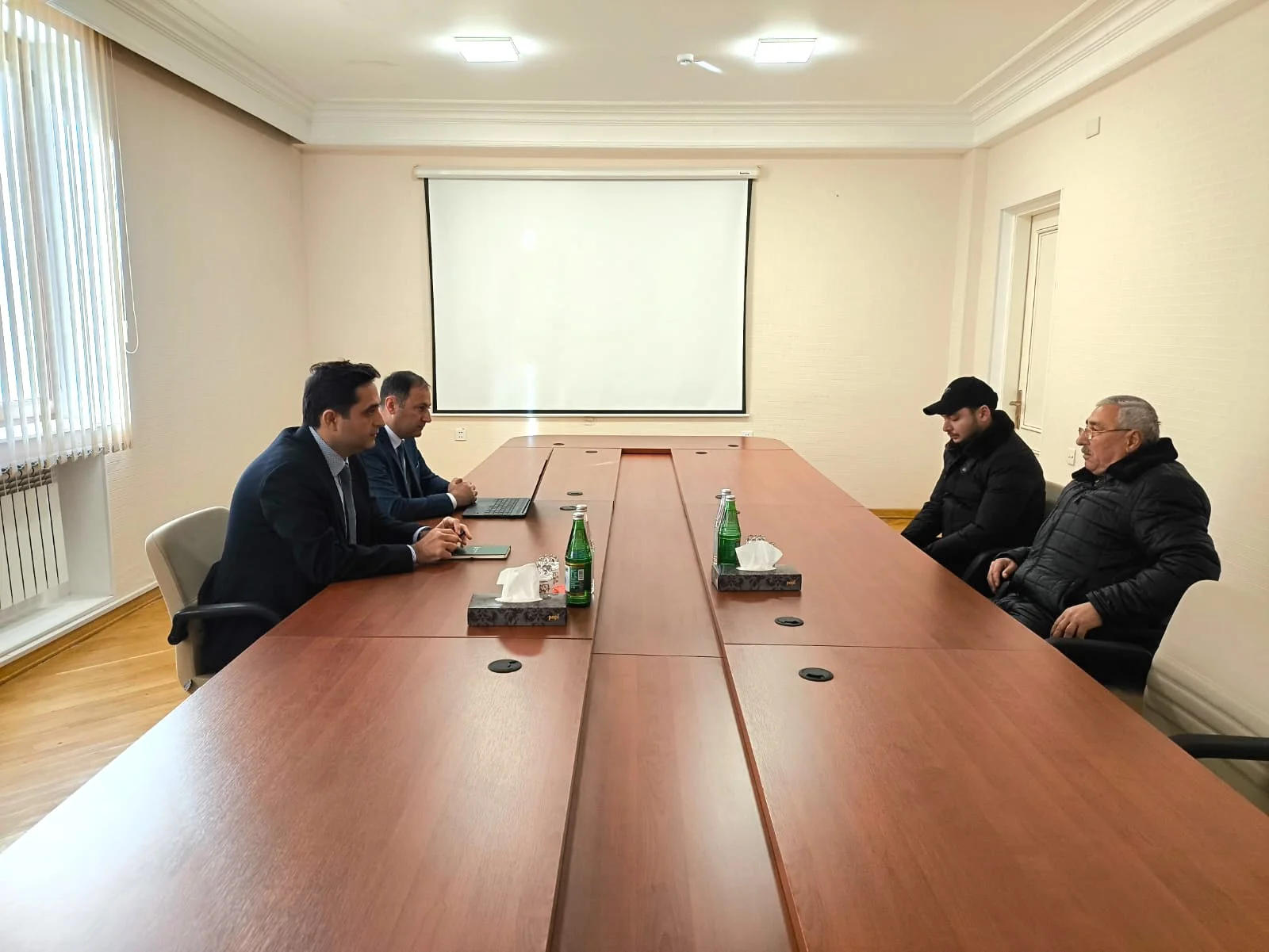 Aqrar Sığorta Fondunun İdarə Heyətinin sədri Fuad Sadıqov Ağsuda vətəndaşları qəbul edib, təsərrüfatlara baş çəkib