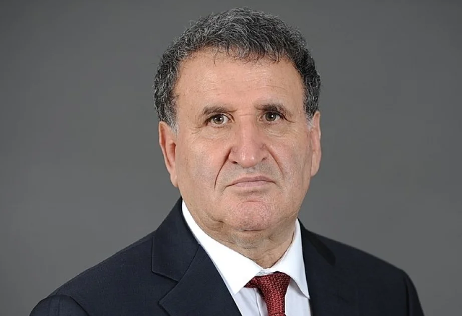 İsa Həbibbəyli çətir görüntülərinə aydınlıq gətirdi: “Həyatım boyu çətir istifadə etməmişəm”