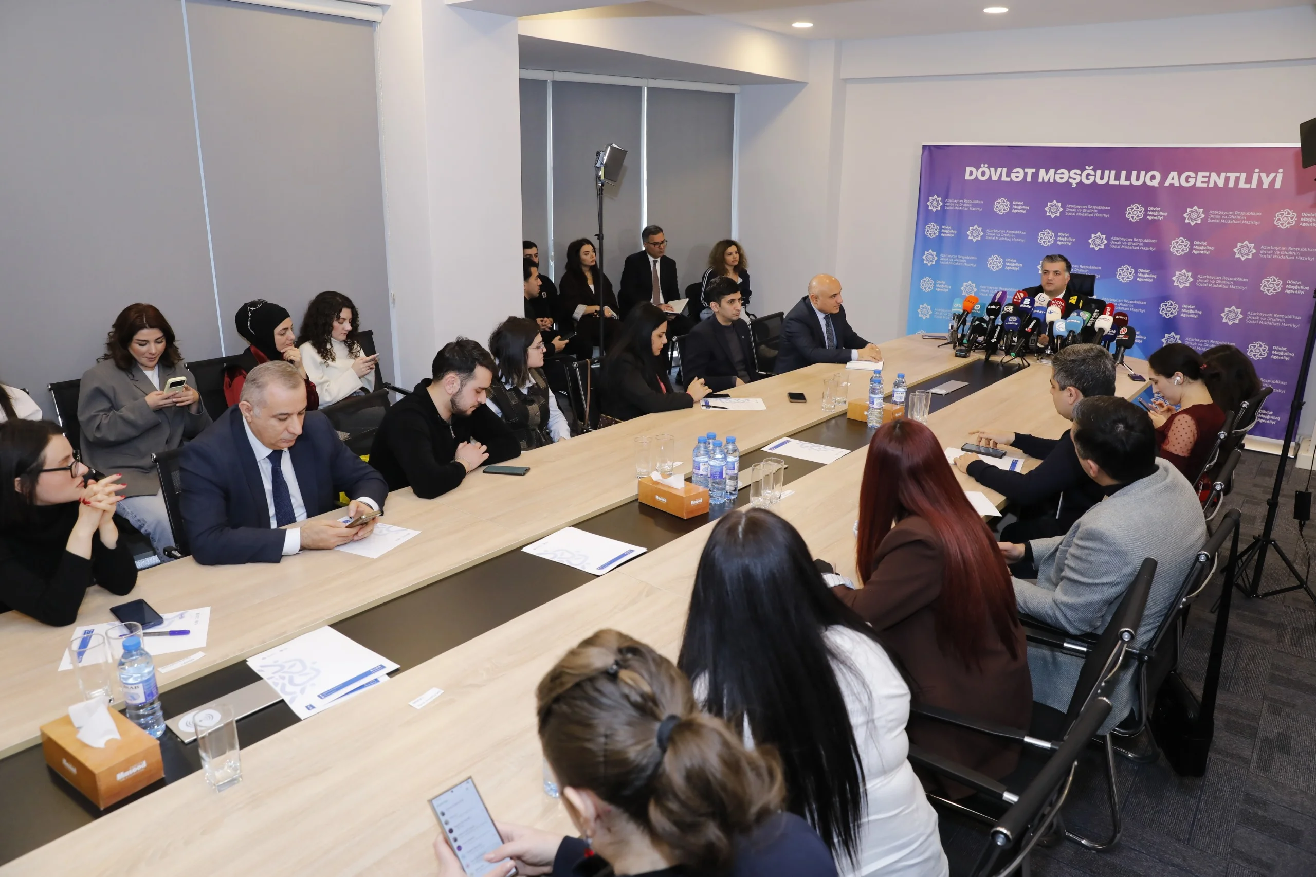 Dövlət Məşğulluq Agentliyində 2025-ci ildə görülmüş işlərə və  bu ilki hədəflərə dair mətbuat konfransı keçirilib