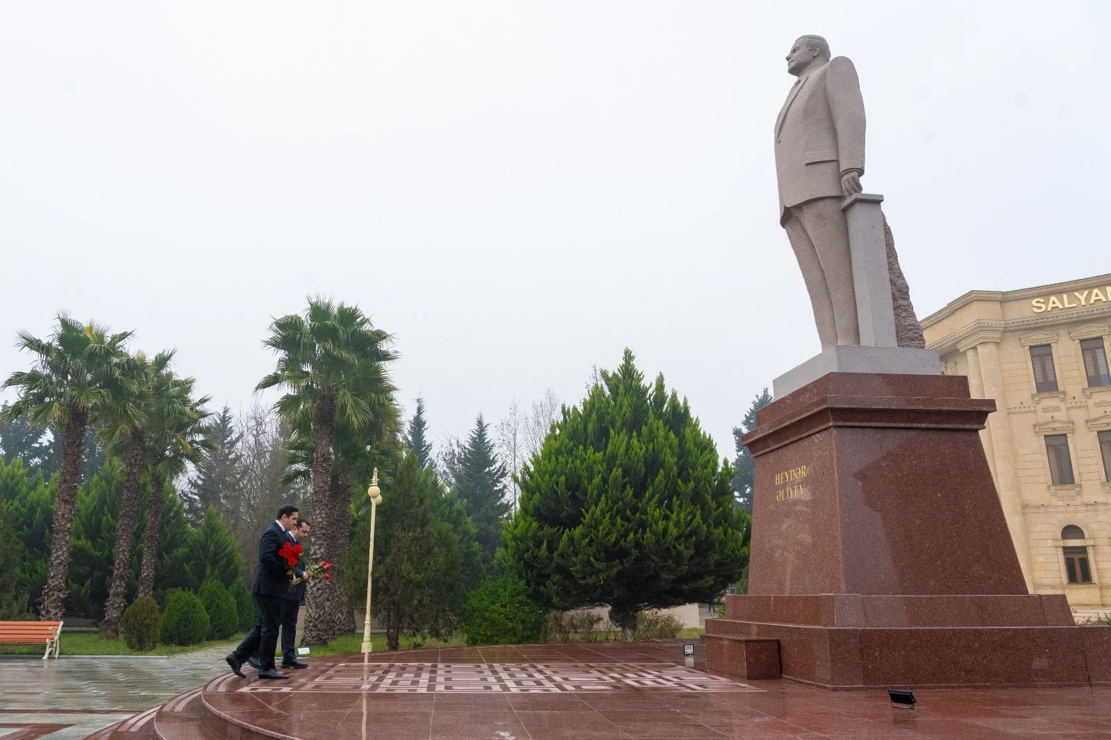 Nazir Fərid Əhmədov Salyan şəhərində vətəndaşları qəbul edib